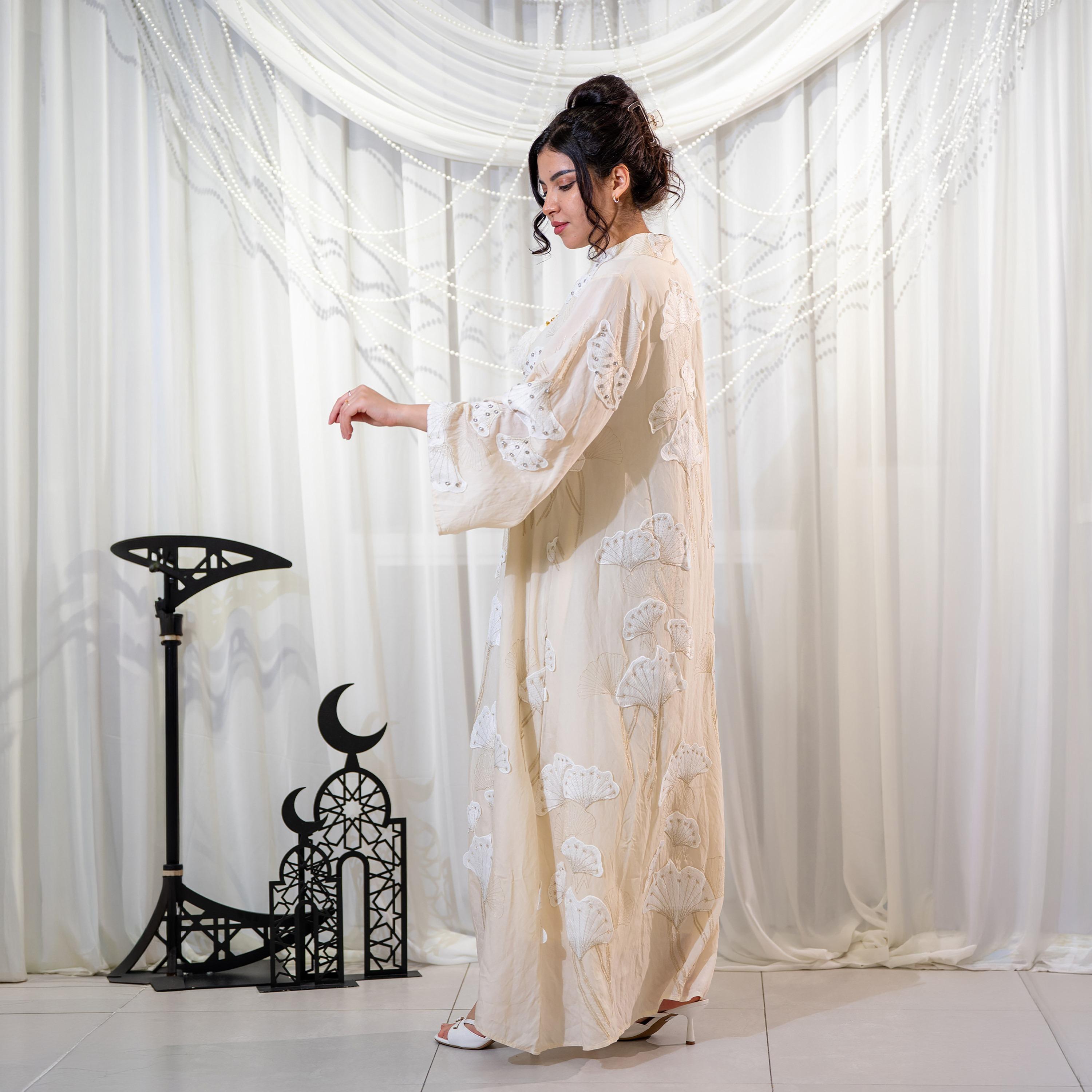 جلابية سهرة نسائية بياقة ماندارين وتطريز زهور وأكمام واسعة (كلوش) من زاهية-women-arabicclothing-jalabiyas-image-4