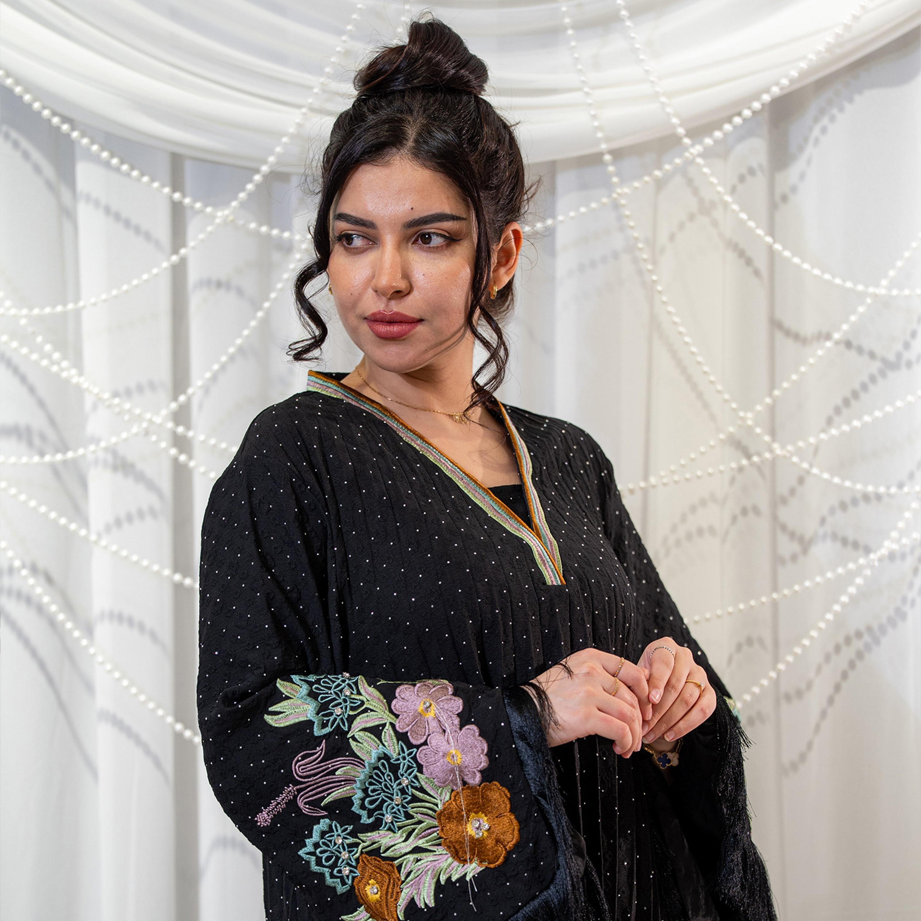 جلابية سهرة نسائية مرصعة بالفصوص وأكمام واسعة مزينة بالشراشيب - أسود من زاهية-women-arabicclothing-jalabiyas-image-2