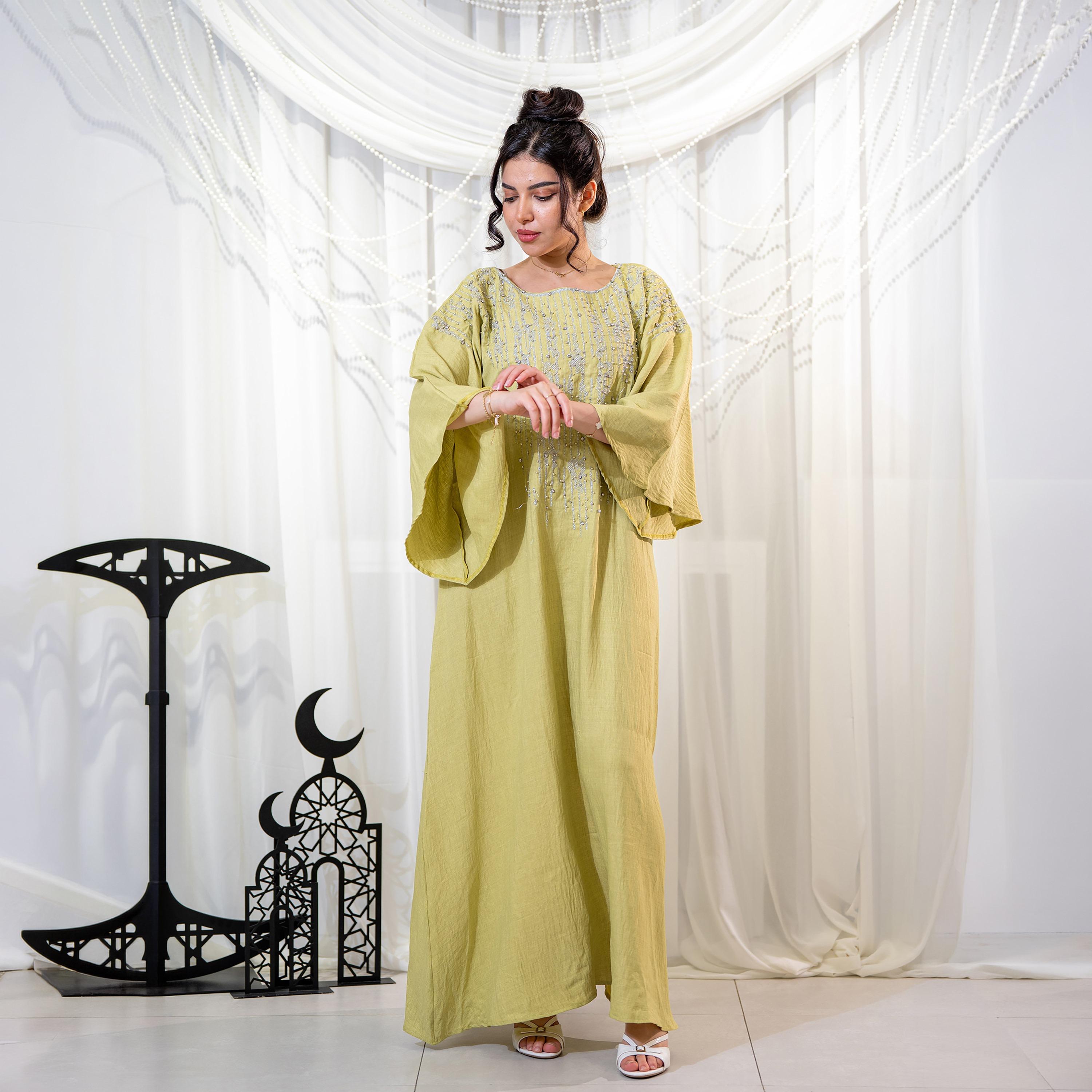 جلابية سهرة نسائية بتفاصيل اللؤلؤ وأكمام واسعة (كلوش) - أخضر من زاهية-women-arabicclothing-jalabiyas-image-1