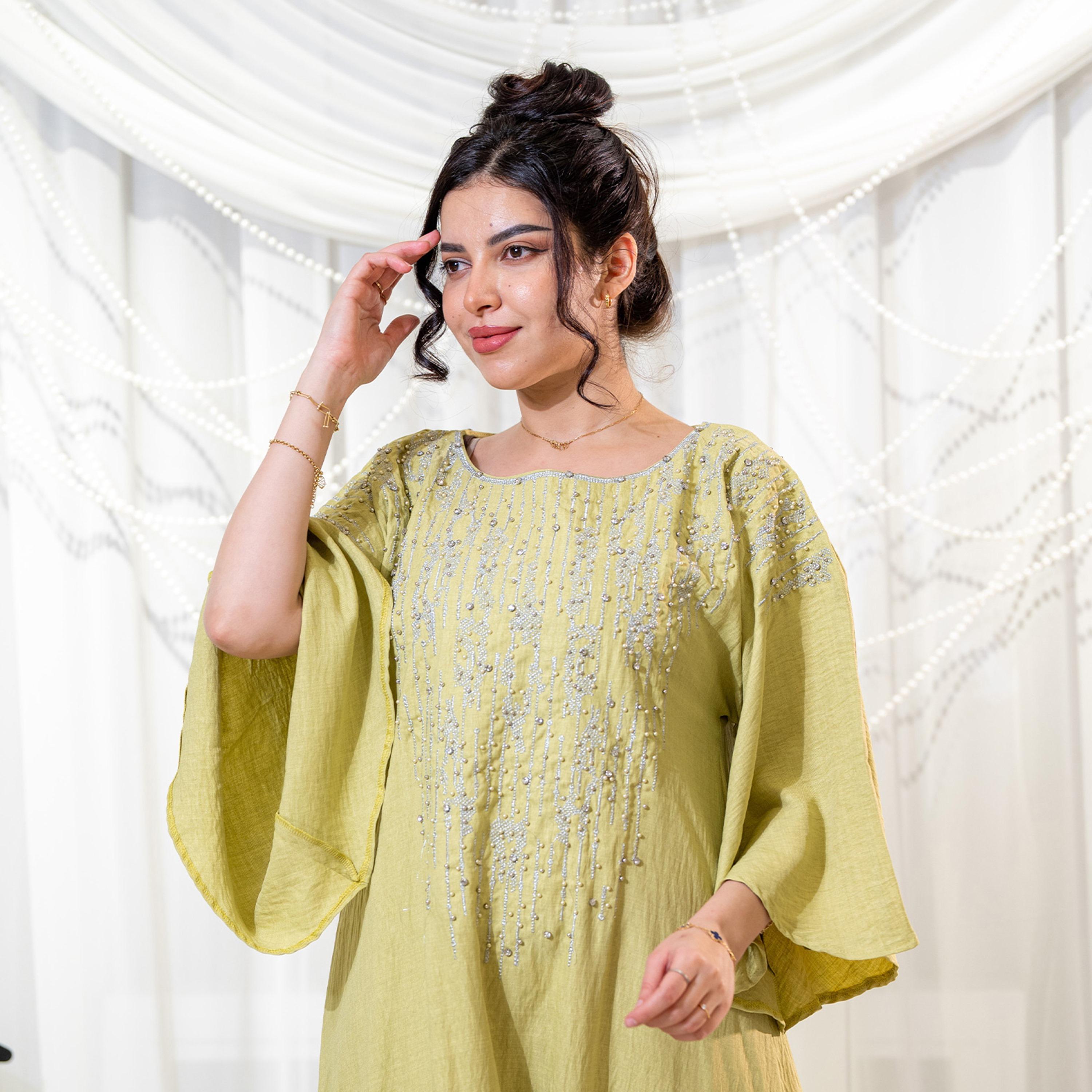 جلابية سهرة نسائية بتفاصيل اللؤلؤ وأكمام واسعة (كلوش) - أخضر من زاهية-women-arabicclothing-jalabiyas-image-3