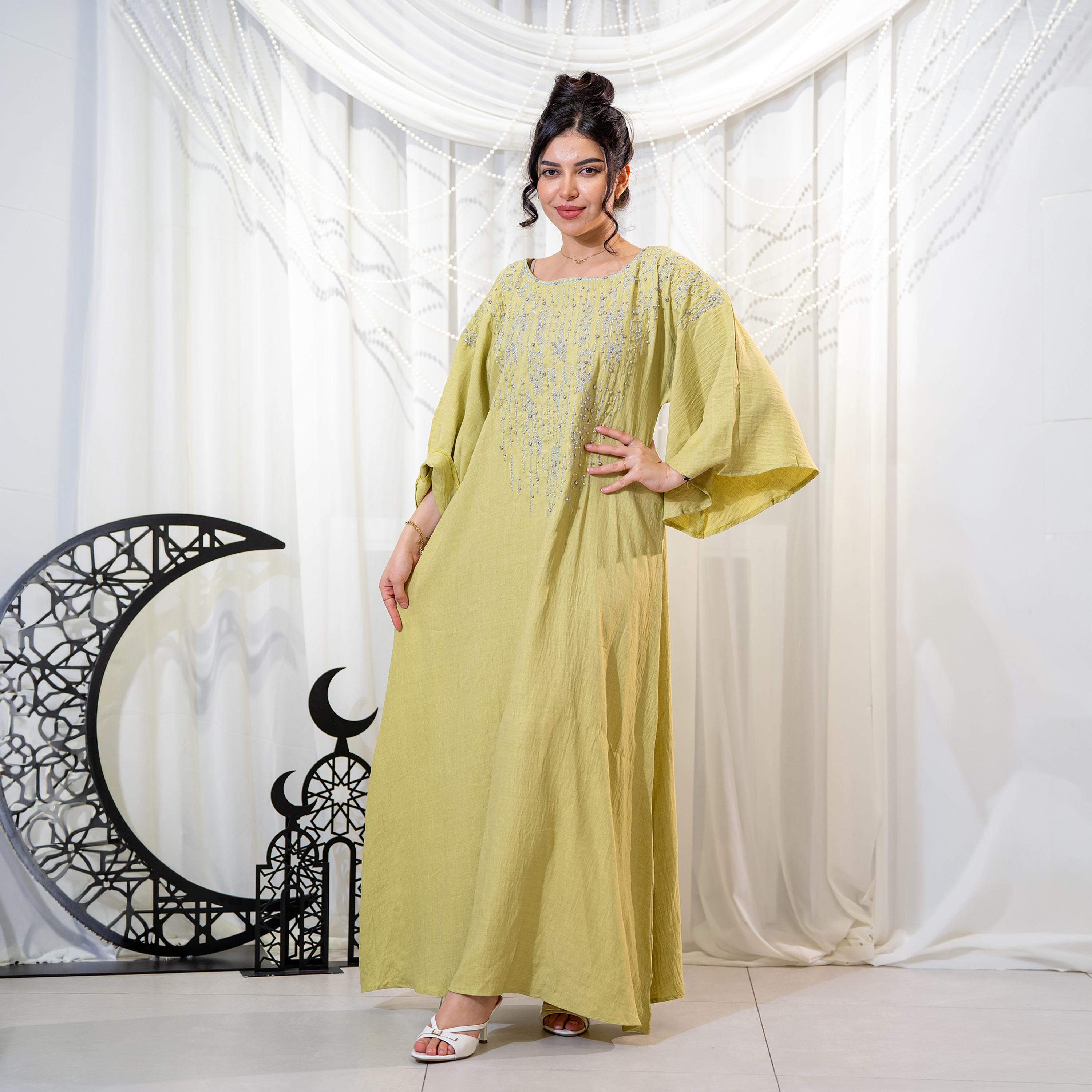 جلابية سهرة نسائية بتفاصيل اللؤلؤ وأكمام واسعة (كلوش) - أخضر من زاهية-women-arabicclothing-jalabiyas-image-4