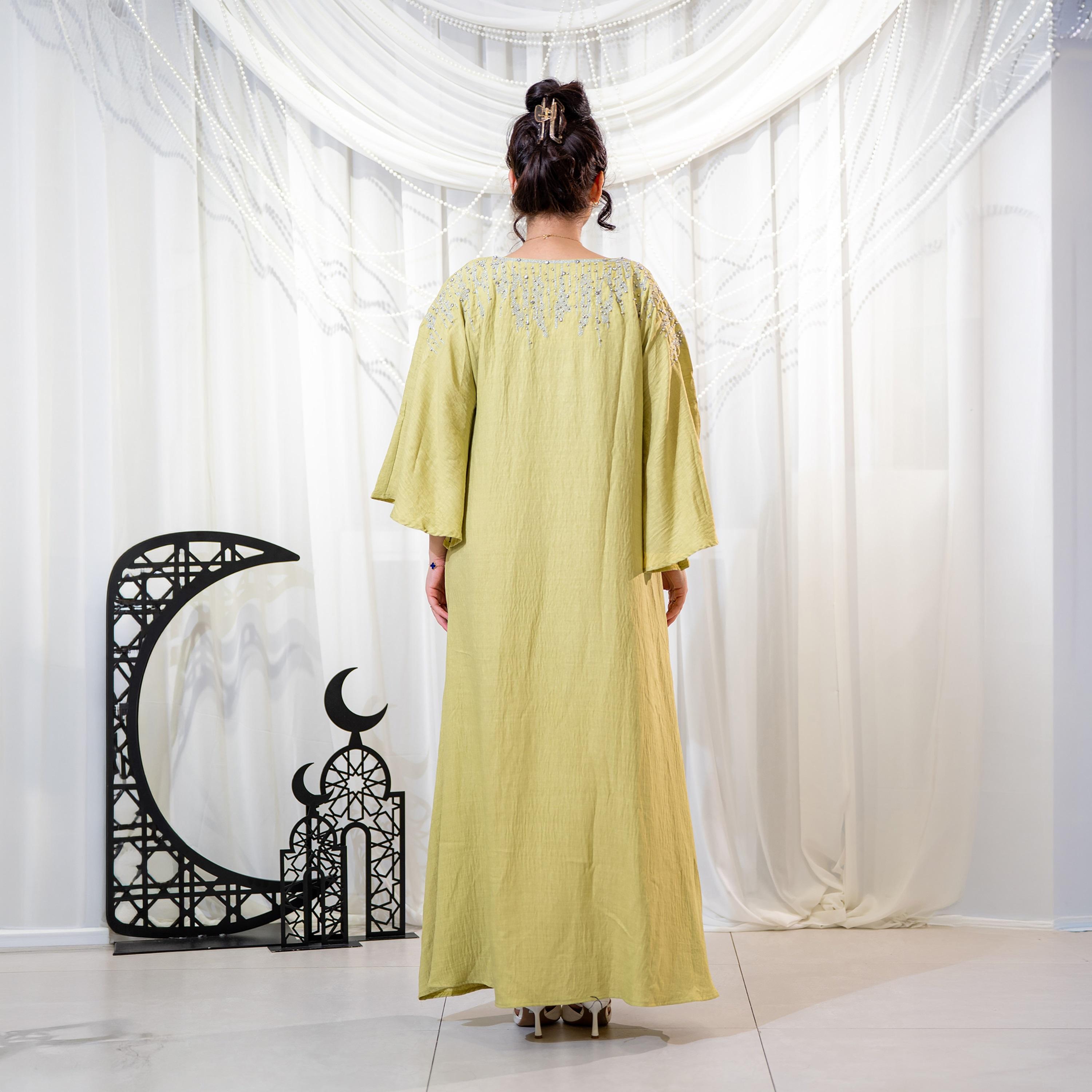 جلابية سهرة نسائية بتفاصيل اللؤلؤ وأكمام واسعة (كلوش) - أخضر من زاهية-women-arabicclothing-jalabiyas-image-5