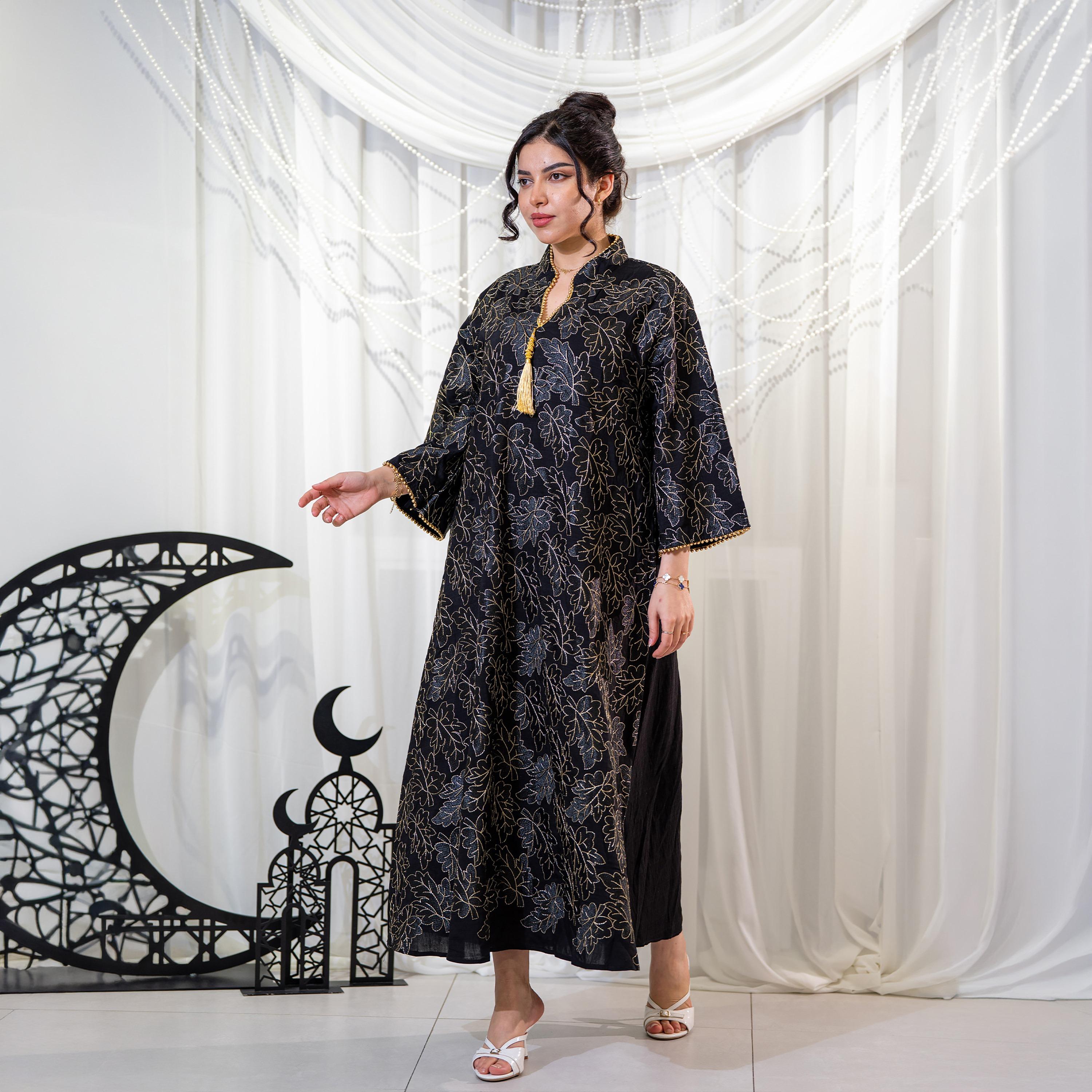 جلابية سهرة نسائية بياقة ماندارين وتطريز أوراق شجر وأكمام واسعة - أسود من زاهية-women-arabicclothing-jalabiyas-image-1