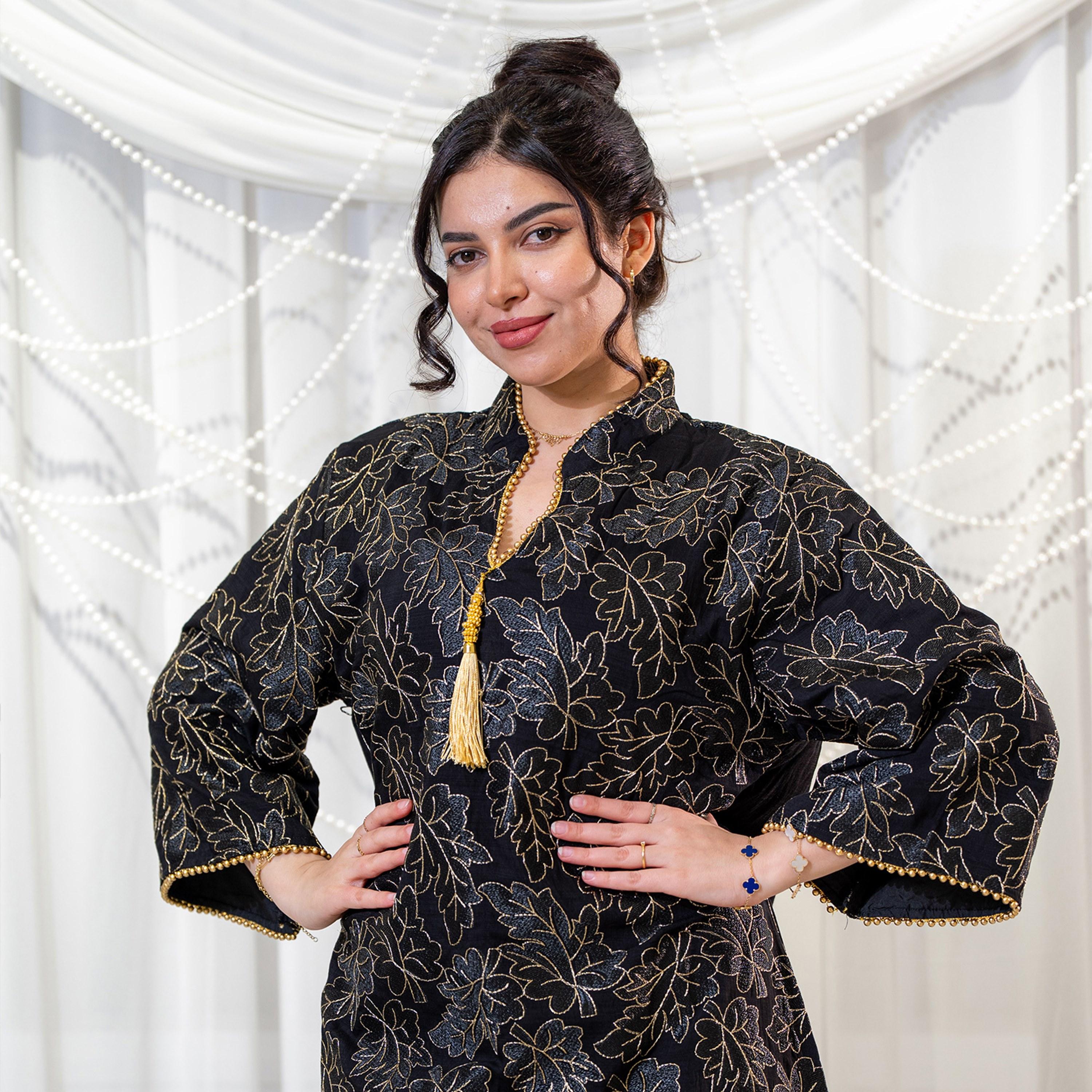جلابية سهرة نسائية بياقة ماندارين وتطريز أوراق شجر وأكمام واسعة - أسود من زاهية-women-arabicclothing-jalabiyas-image-2