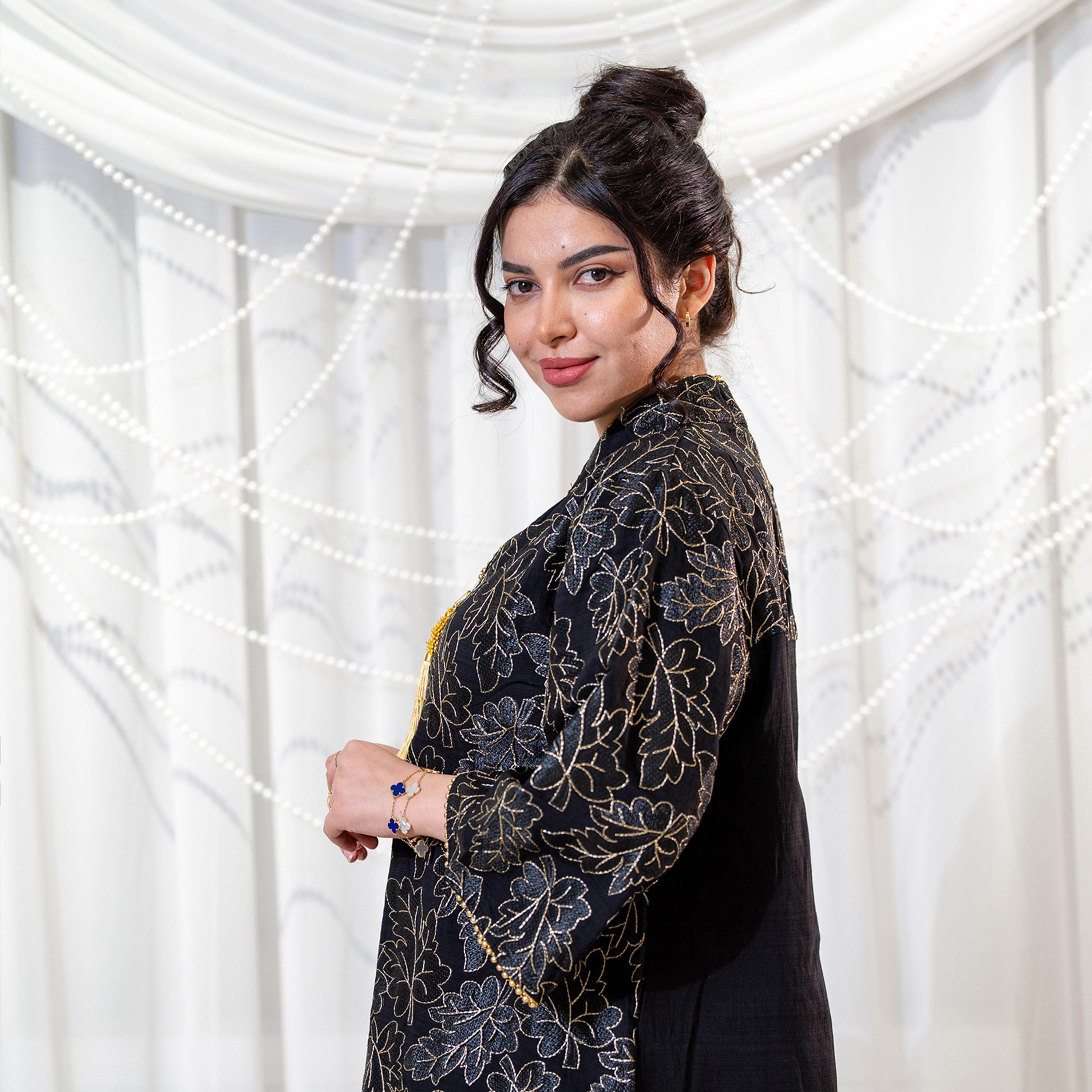جلابية سهرة نسائية بياقة ماندارين وتطريز أوراق شجر وأكمام واسعة - أسود من زاهية-women-arabicclothing-jalabiyas-image-3