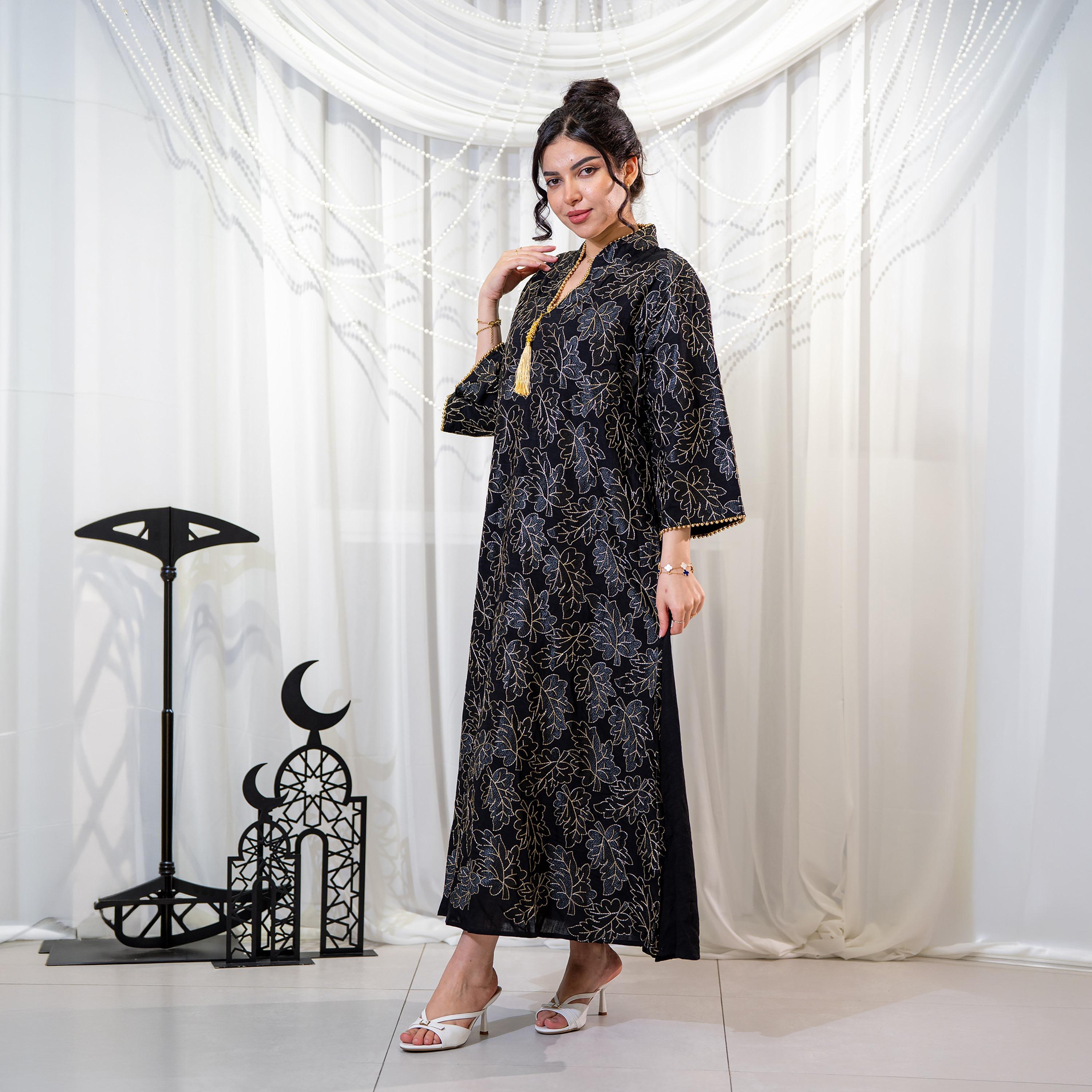 جلابية سهرة نسائية بياقة ماندارين وتطريز أوراق شجر وأكمام واسعة - أسود من زاهية-women-arabicclothing-jalabiyas-image-4