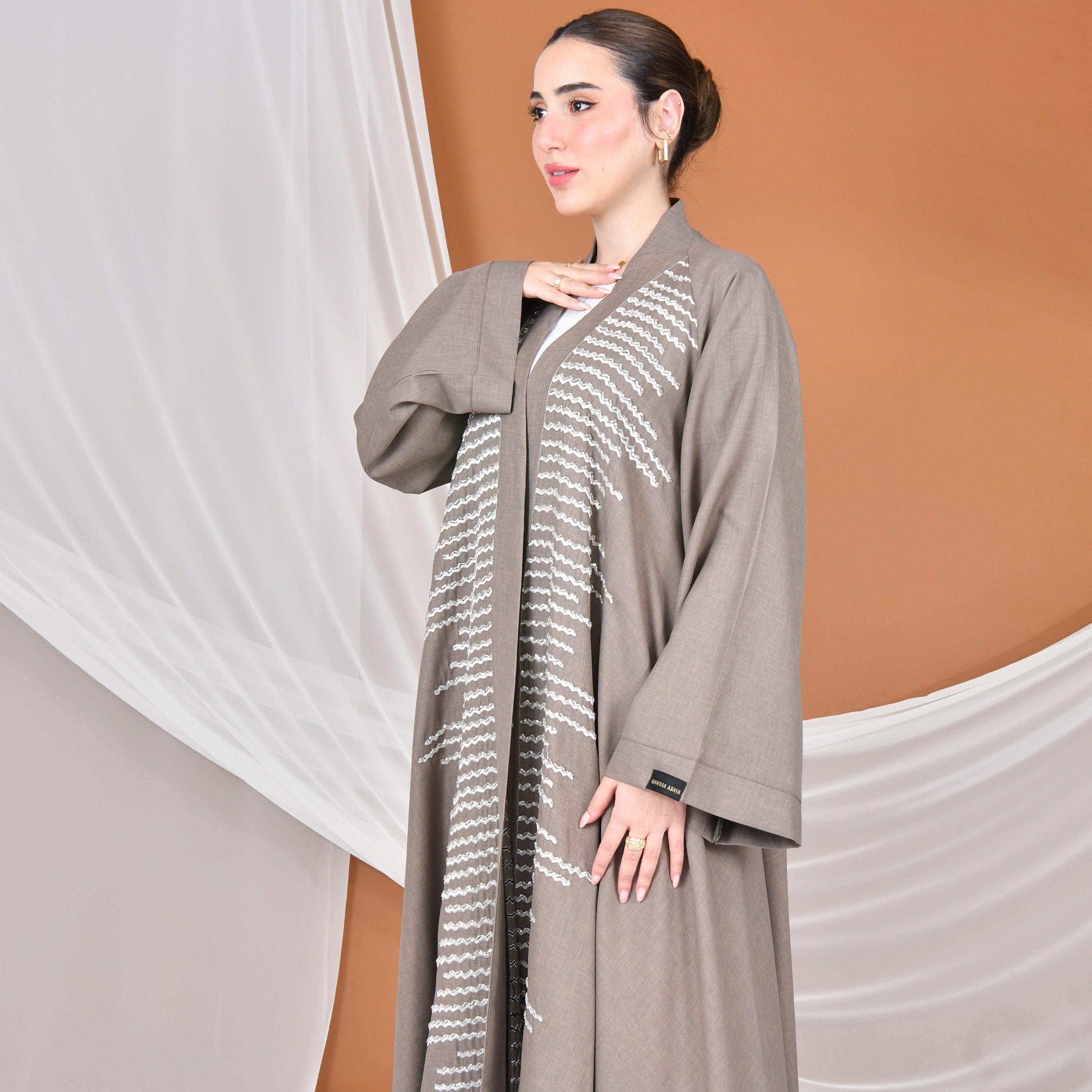 عباية نسائية من الكتان مطرزة باللون الأرجواني بقصة ربع كلوش من حوراء-women-arabicclothing-abayas-image-2