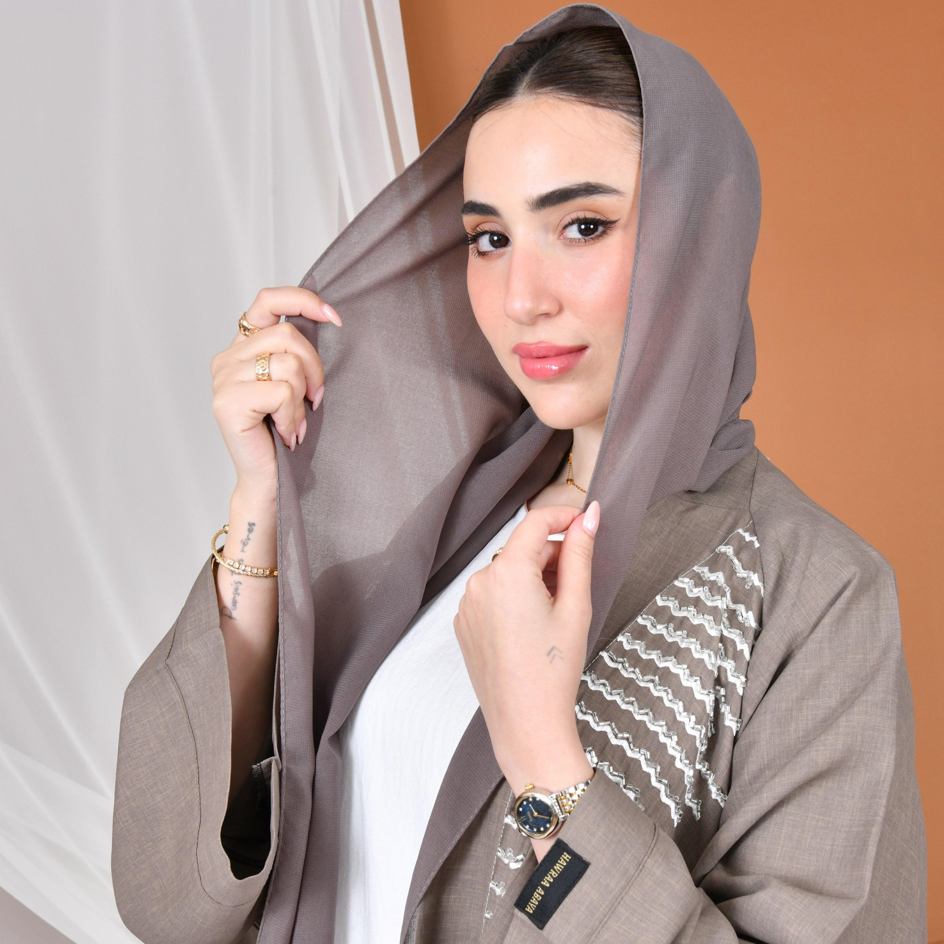 عباية نسائية من الكتان مطرزة باللون الأرجواني بقصة ربع كلوش من حوراء-women-arabicclothing-abayas-image-3