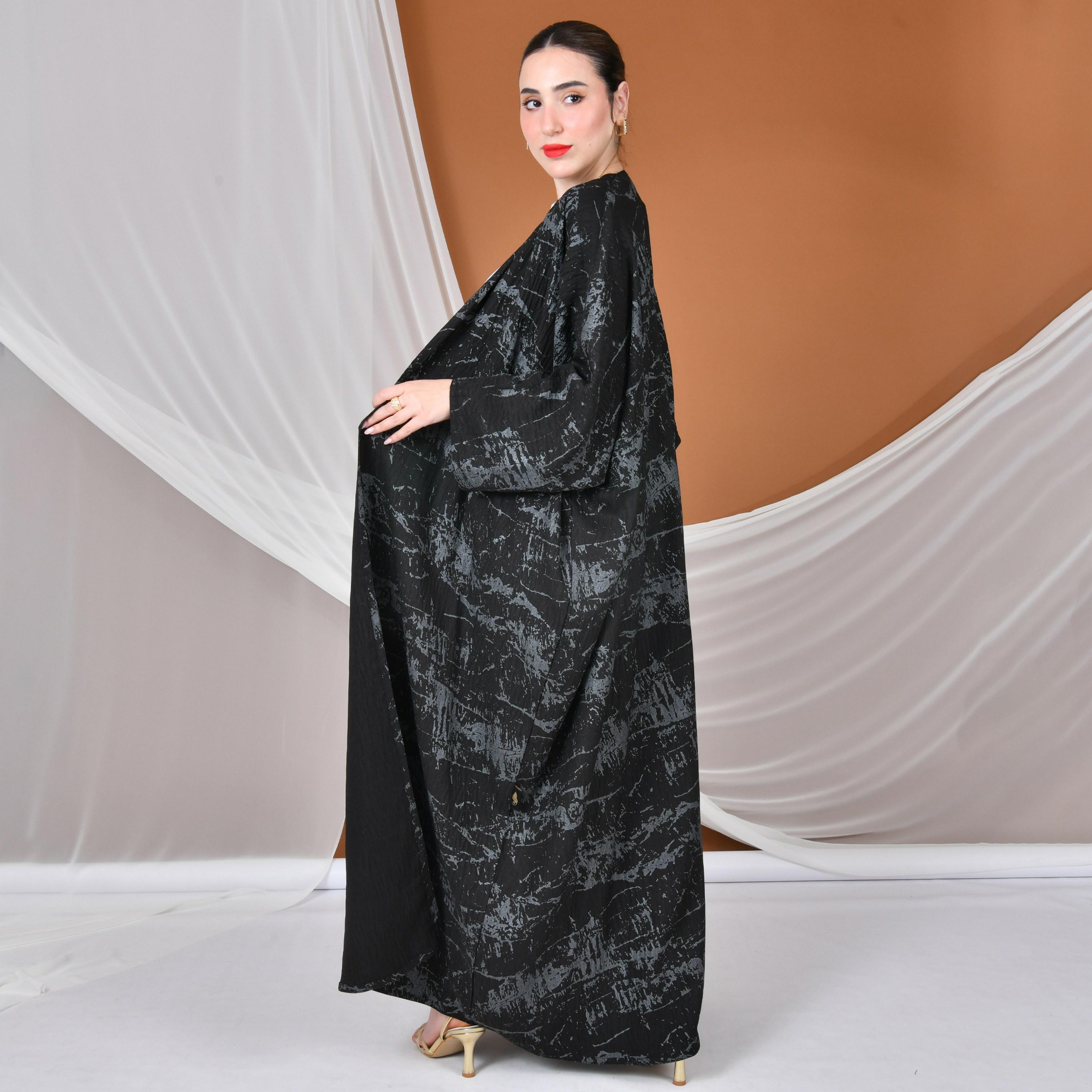 عباية بيشت نسائية من الكتان بأكمام واسعة وطبعة تجريدية بالكامل باللون الأسود من حوراء-women-arabicclothing-abayas-image-4