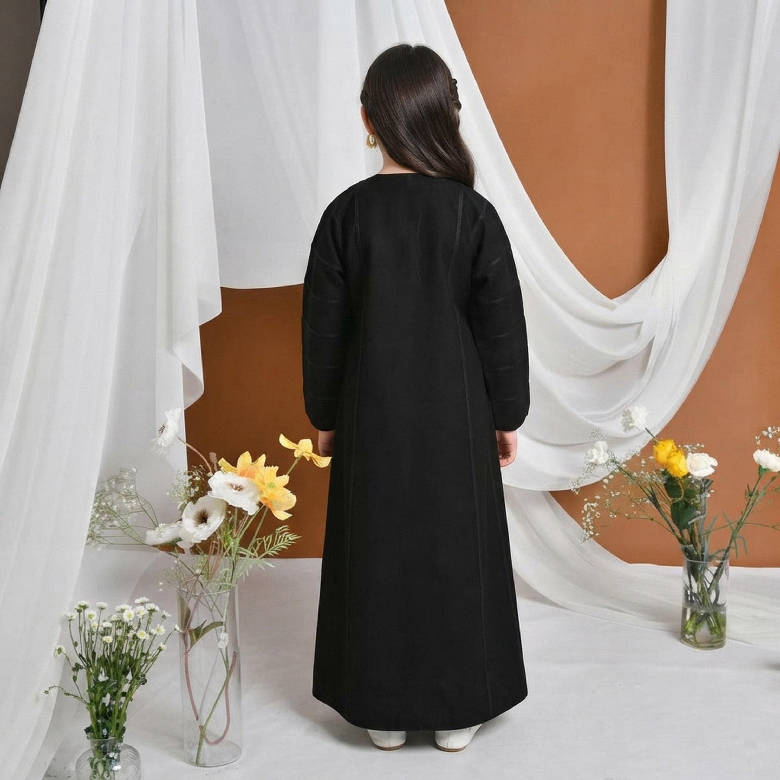 عباءة كتان بتفاصيل مخططة مع طرحة للبنات من حوراء - أسود-girls-arabicclothing-abayas-image-5