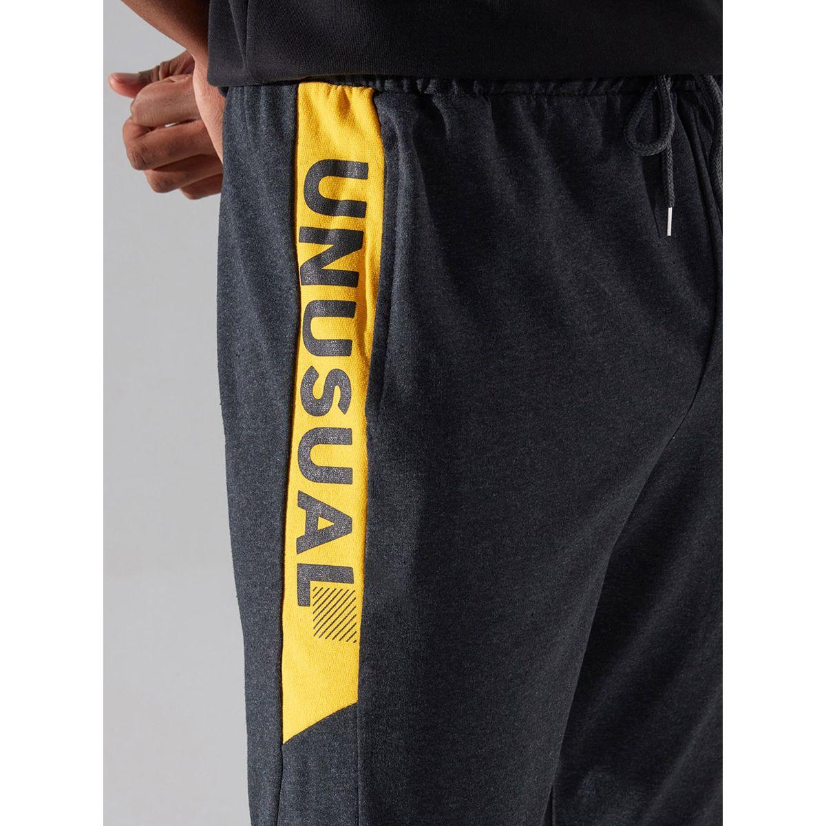 بنطال جوغر مطبع بكتابة-men-clothing-bottoms-joggers-image-3