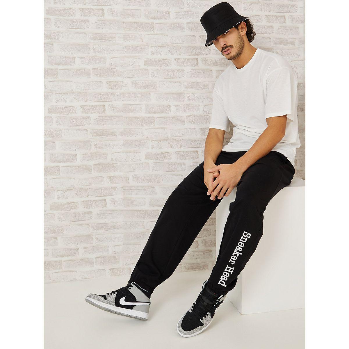 جوغر بقصة مريحة واساور-men-clothing-bottoms-joggers-image-1