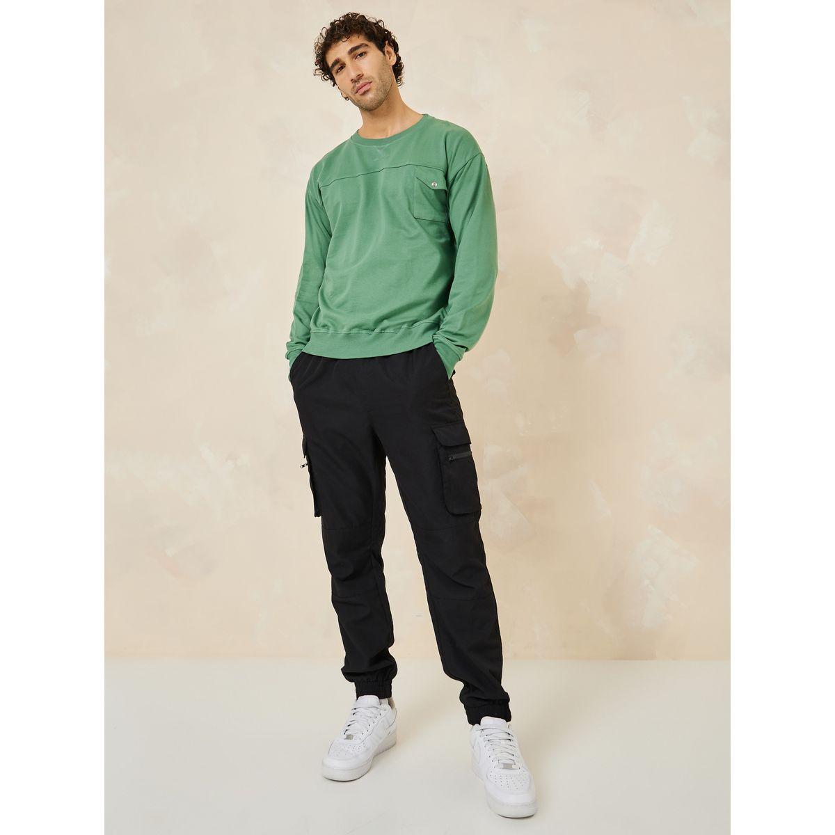سويت شيرت بقصة بوكسي مع جيب-men-winterwear-hoodiesandsweatshirts-image-2
