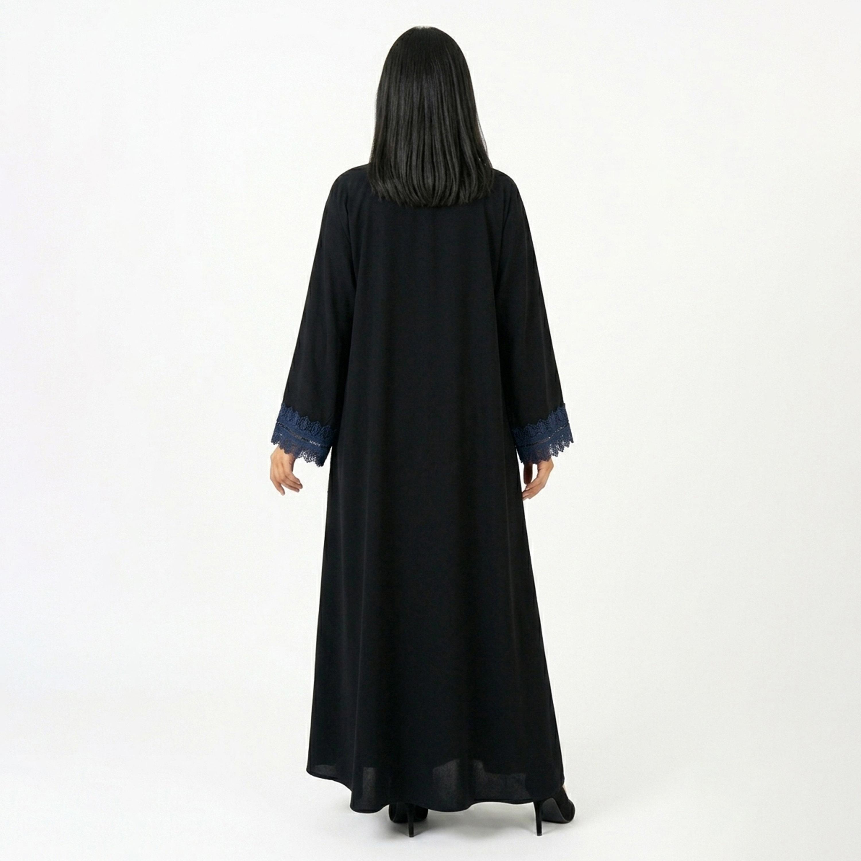عباءة كتان بأكمام واسعة ومزينة بدانتيل مطرز سوداء للنساء من حوراء-women-arabicclothing-abayas-image-5