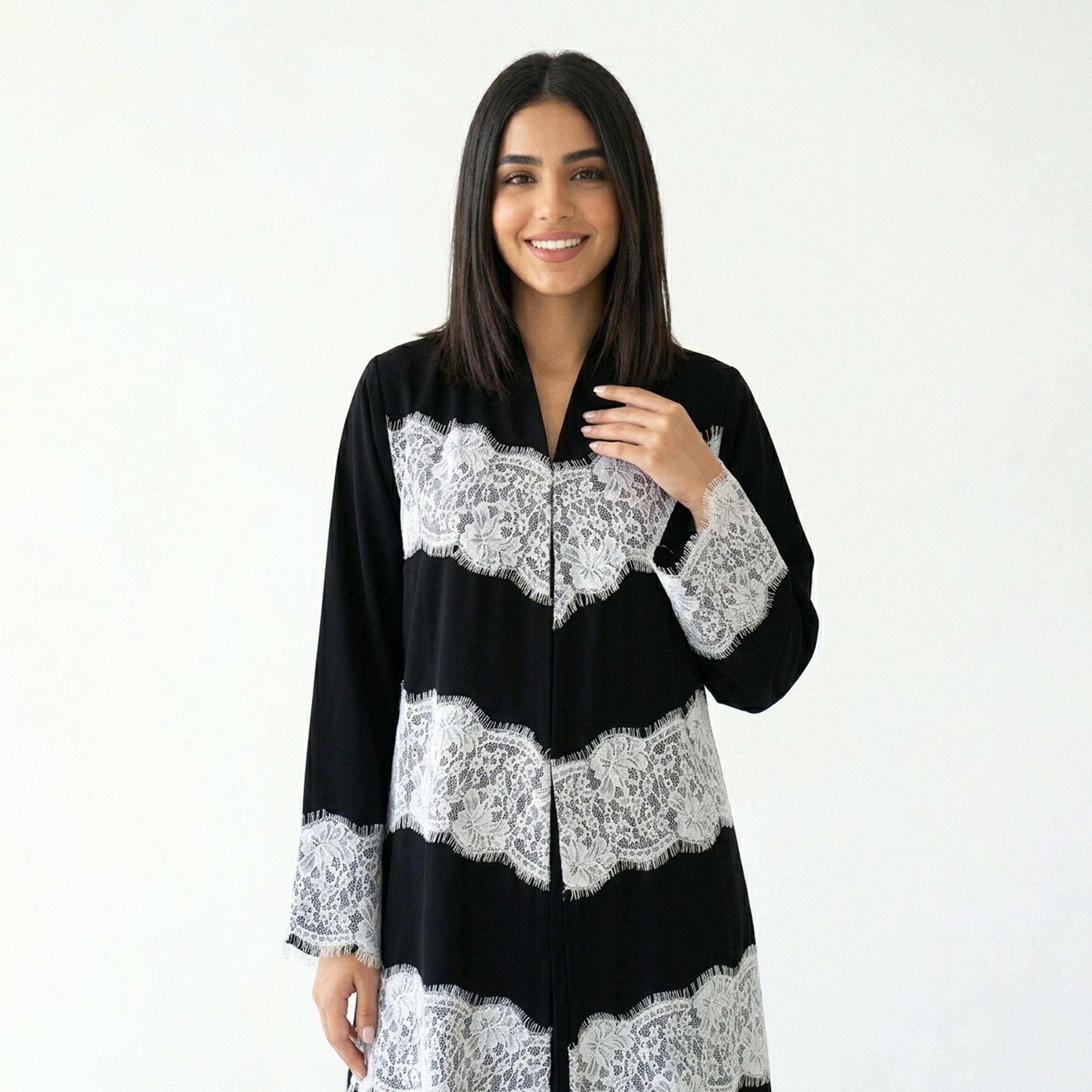 عباءة كتان مزينة بدانتيل الزهور مع حجاب للنساء من حوراء-women-arabicclothing-abayas-image-2