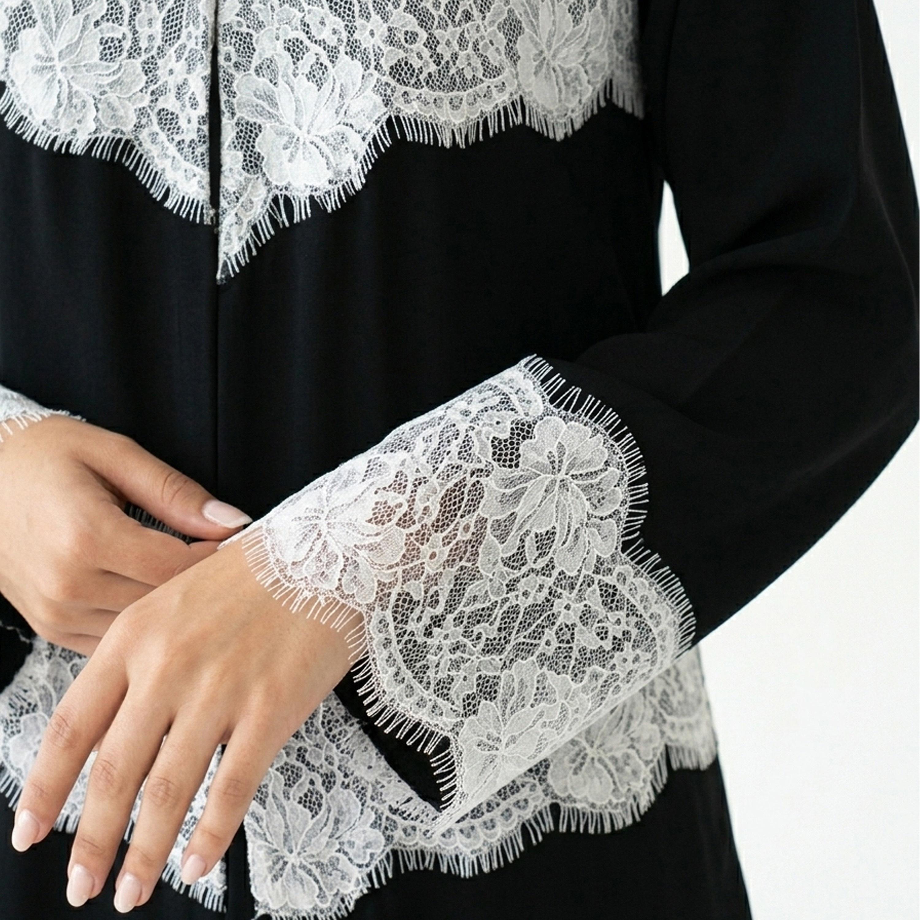 عباءة كتان مزينة بدانتيل الزهور مع حجاب للنساء من حوراء-women-arabicclothing-abayas-image-4