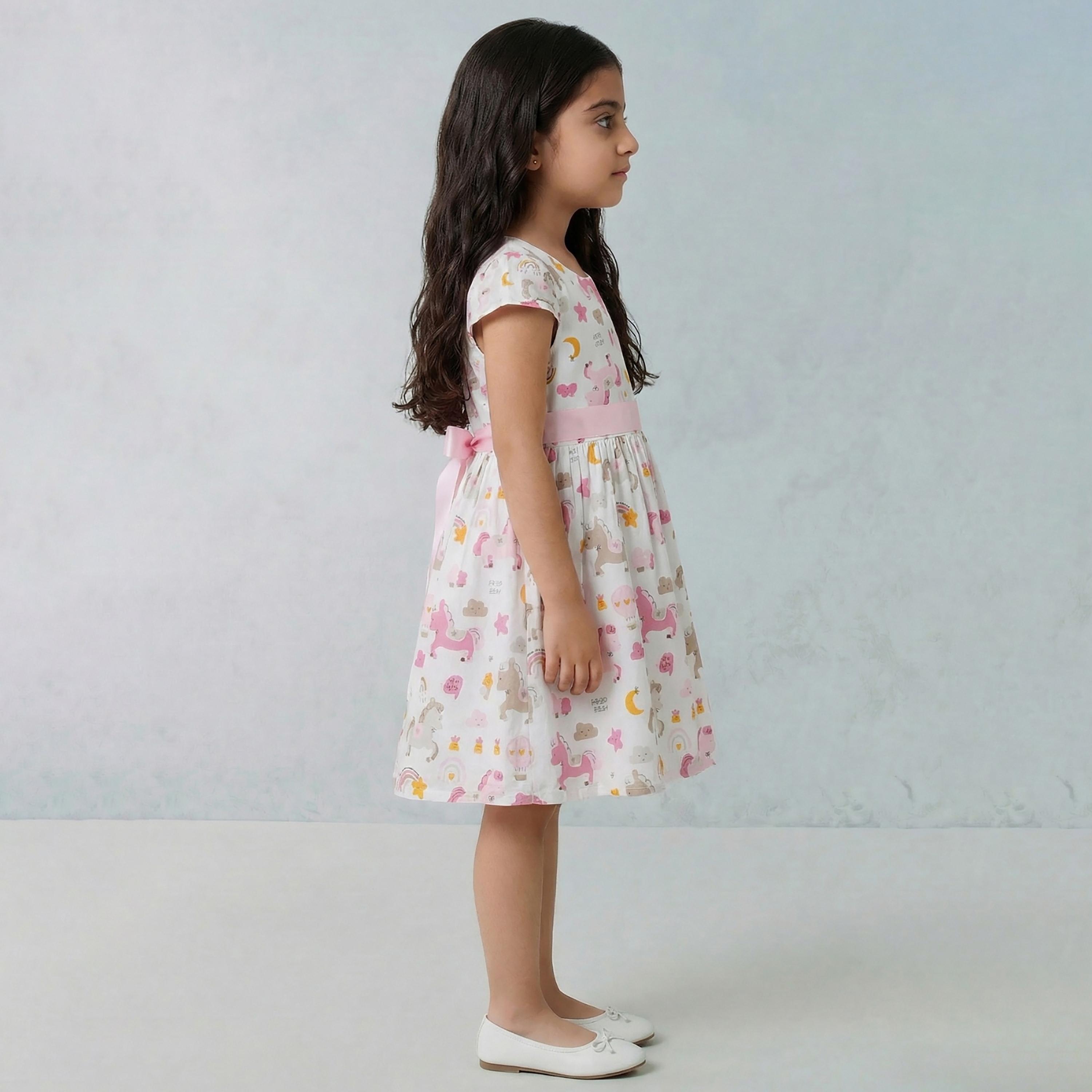 فستان قطني بأكمام قصيرة وطبعة يونيكورن مع حزام من بيبيكلو-girls-clothing-dressesandjumpsuits-image-2