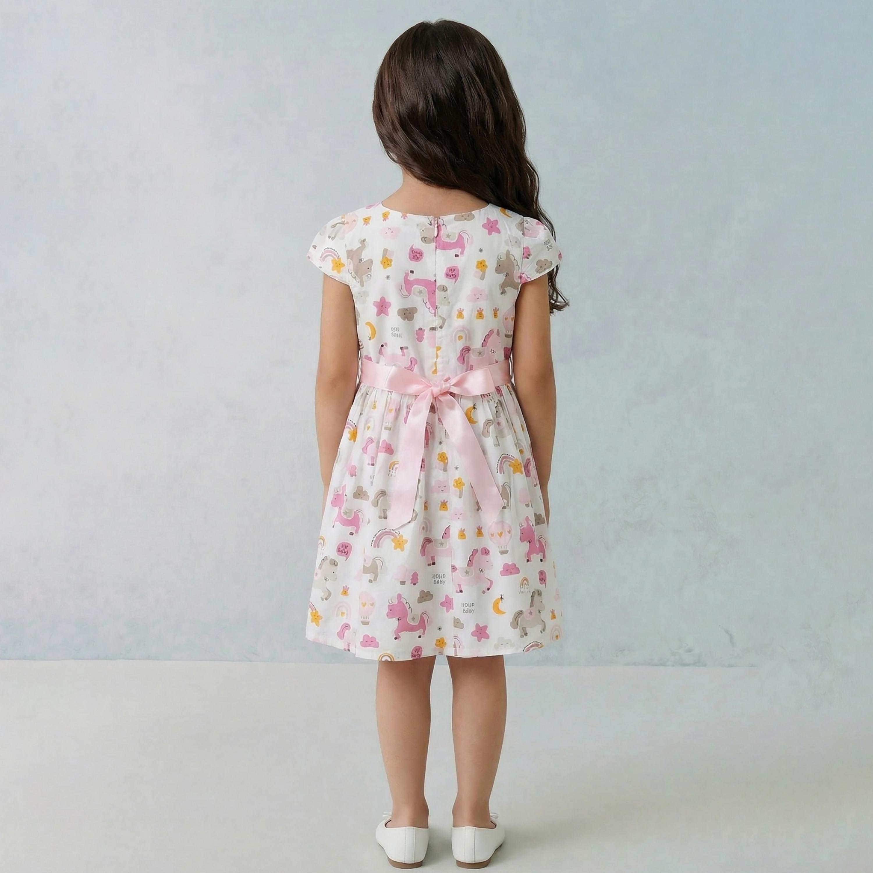 فستان قطني بأكمام قصيرة وطبعة يونيكورن مع حزام من بيبيكلو-girls-clothing-dressesandjumpsuits-image-3