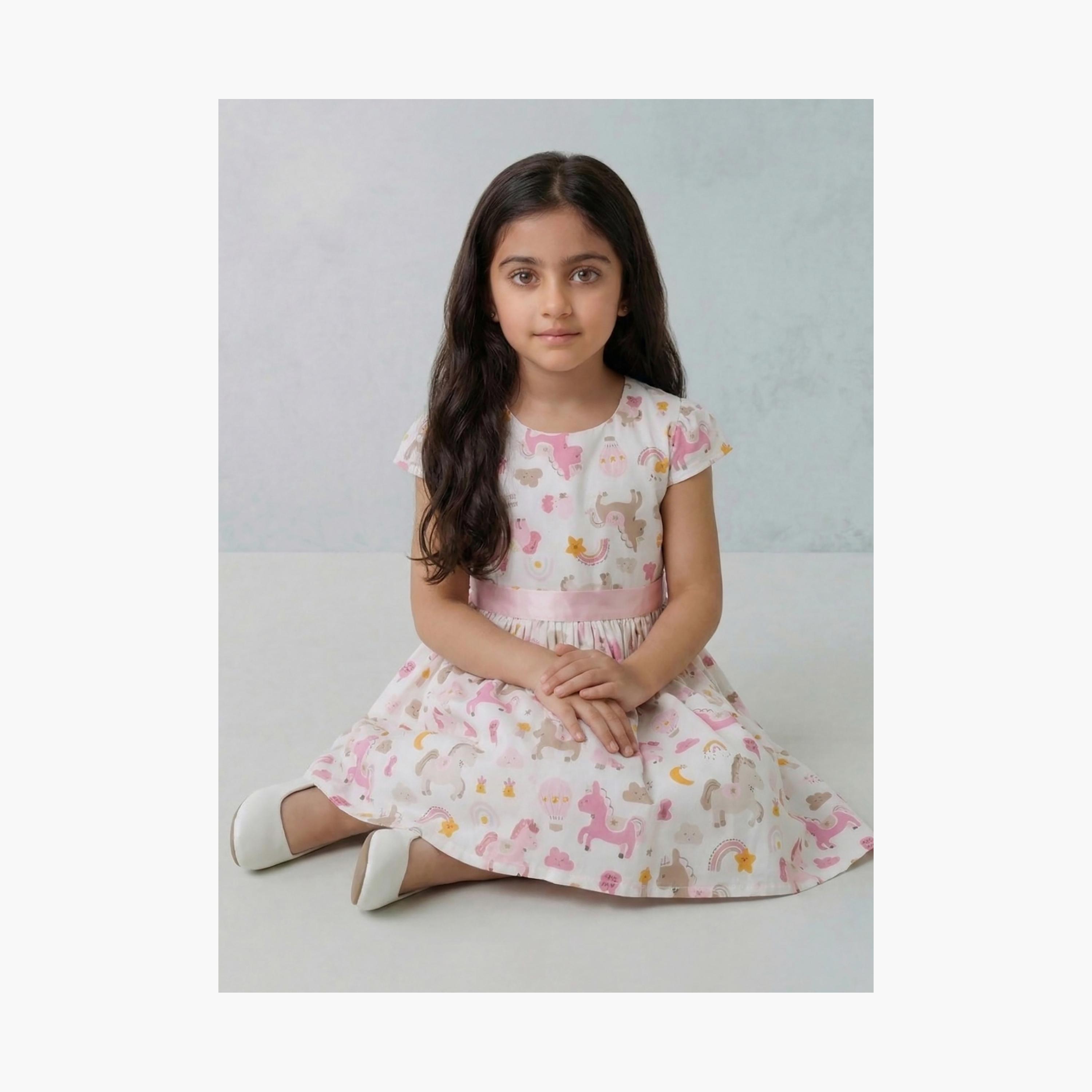 فستان قطني بأكمام قصيرة وطبعة يونيكورن مع حزام من بيبيكلو-girls-clothing-dressesandjumpsuits-image-4