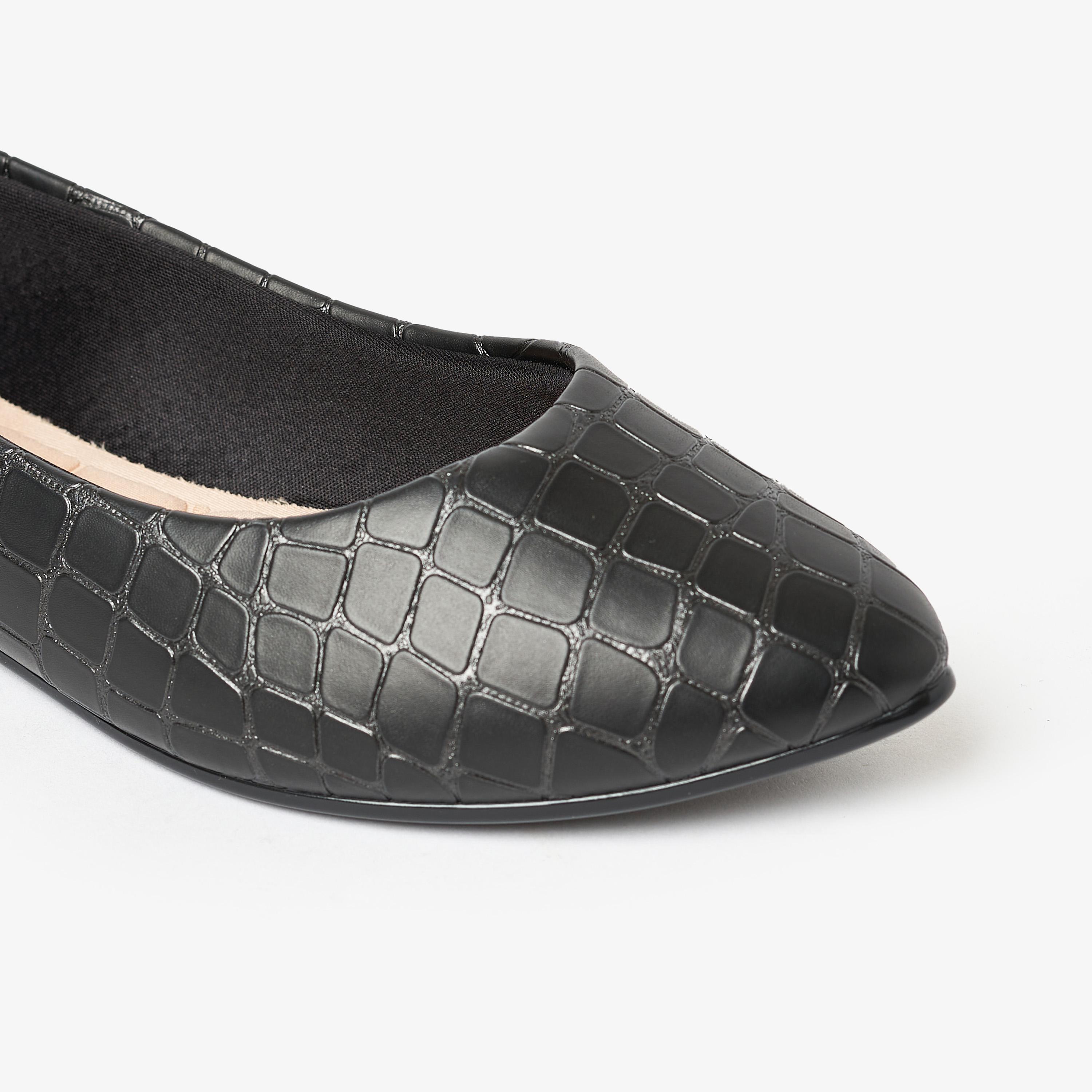 حذاء باليرينا نسائي من موليكا بمقدمة مدببة ومزخرف من جلد التمساح | 5635-800-25661-women-shoes-ballerinas-image-5