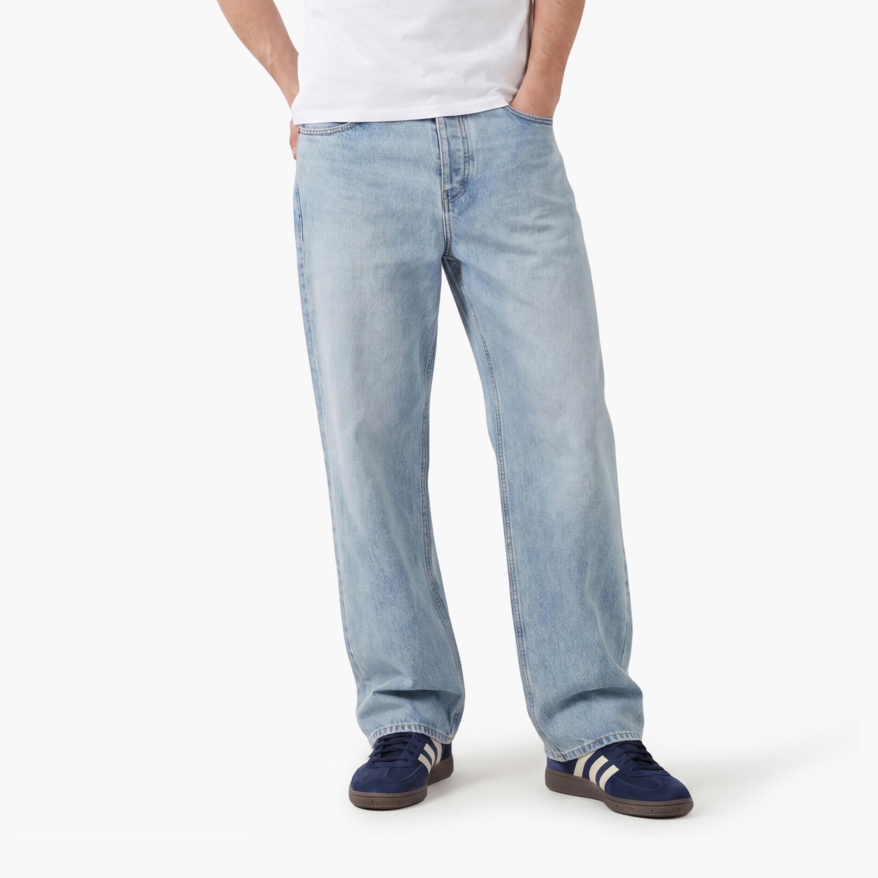 تيشيرت ليفايز بأكمام قصيرة وياقة دائرية مع شعار-men-clothing-tshirtsandpolos-tshirts-image-1