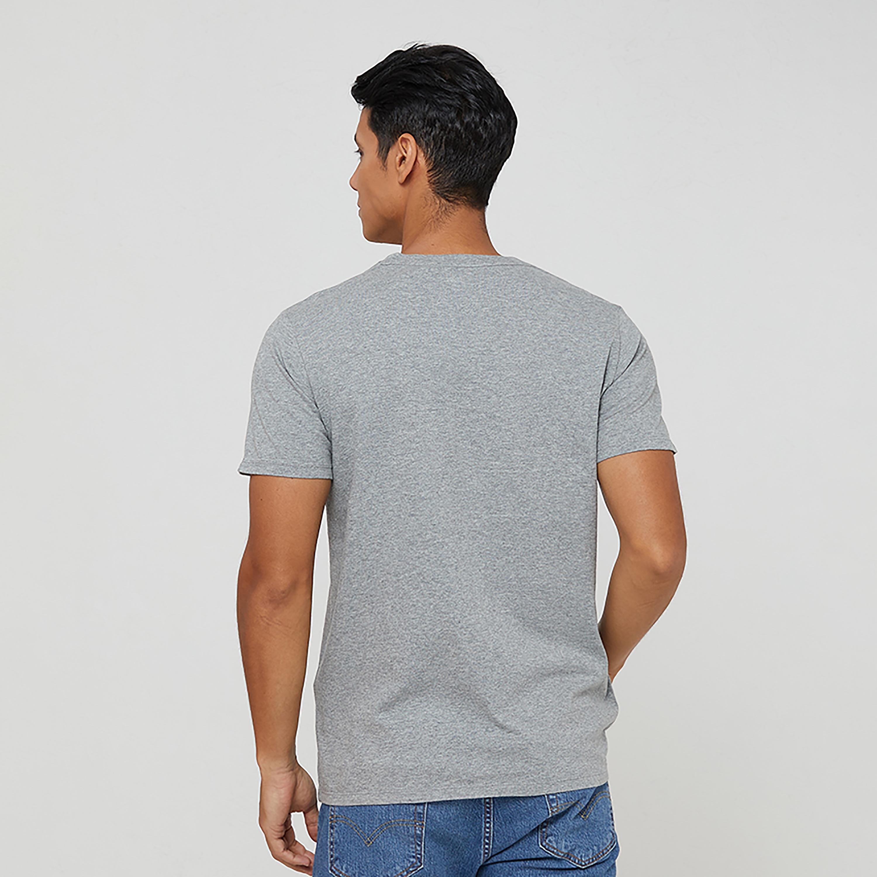 تيشيرت ليفايز بأكمام قصيرة وياقة دائرية مع شعار-men-clothing-tshirtsandpolos-tshirts-image-2