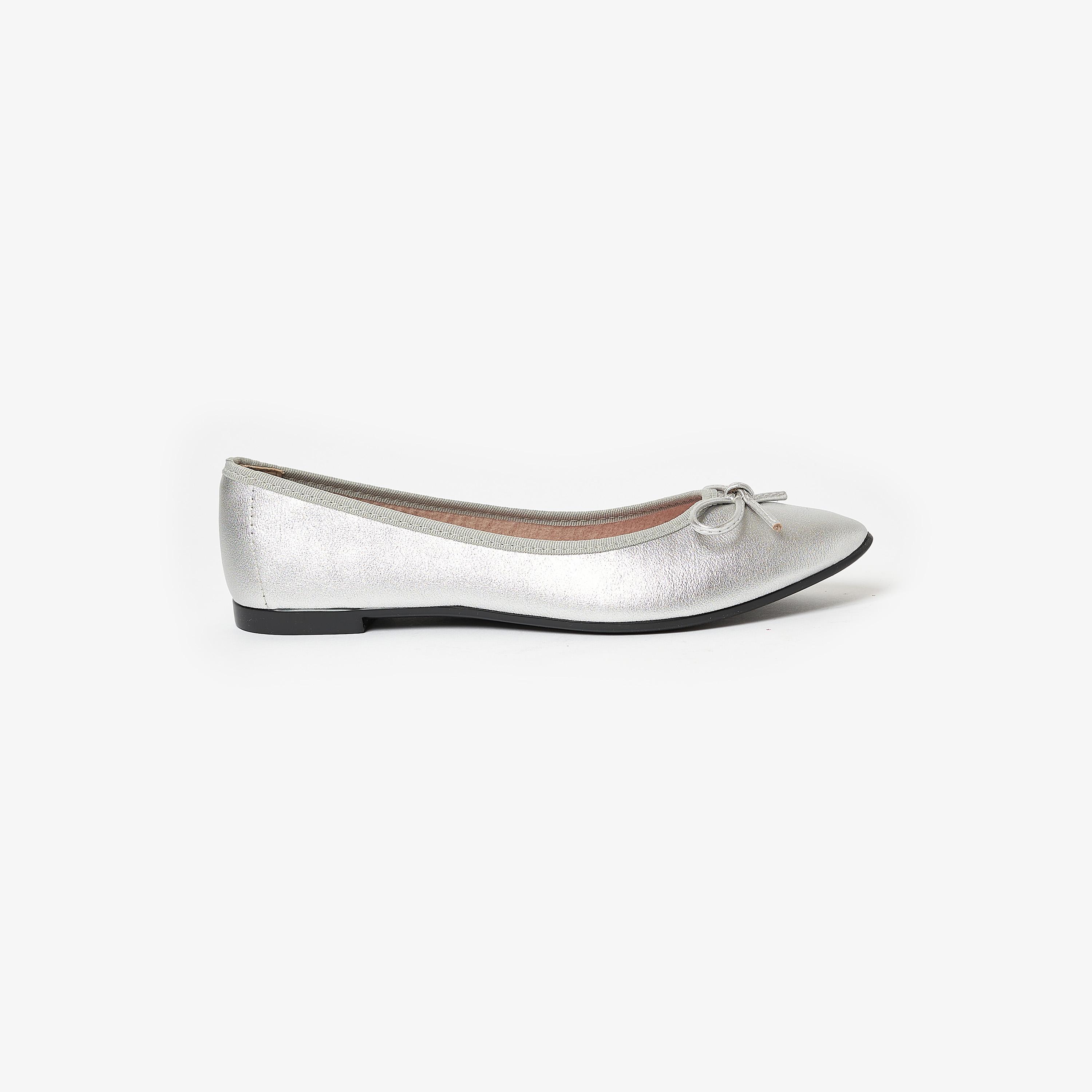 حذاء باليرينا من موليكا للنساء بمقدمة مدببة مع مزينة من فيونكة | 5727-115-25276-women-shoes-ballerinas-image-2