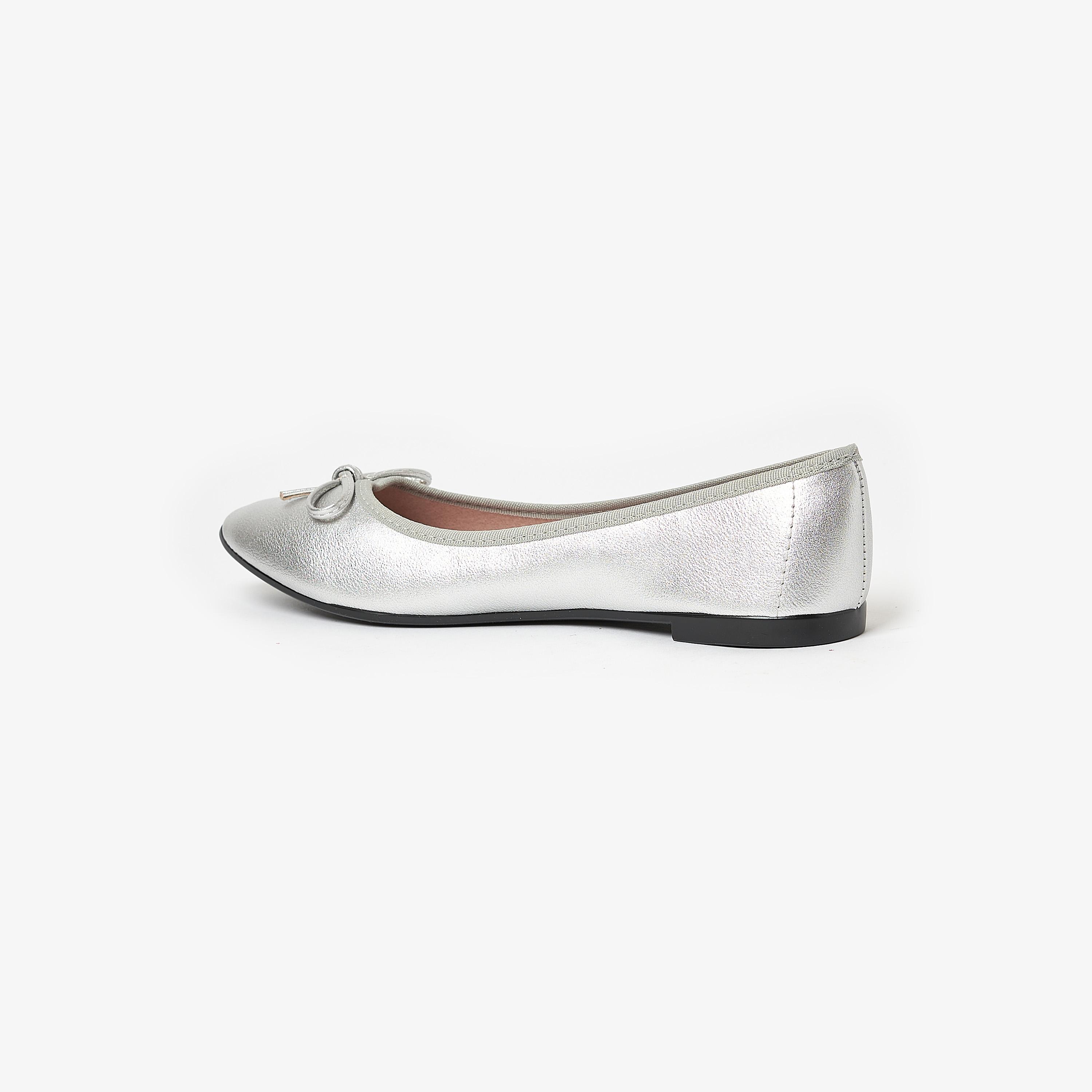 حذاء باليرينا من موليكا للنساء بمقدمة مدببة مع مزينة من فيونكة | 5727-115-25276-women-shoes-ballerinas-image-3