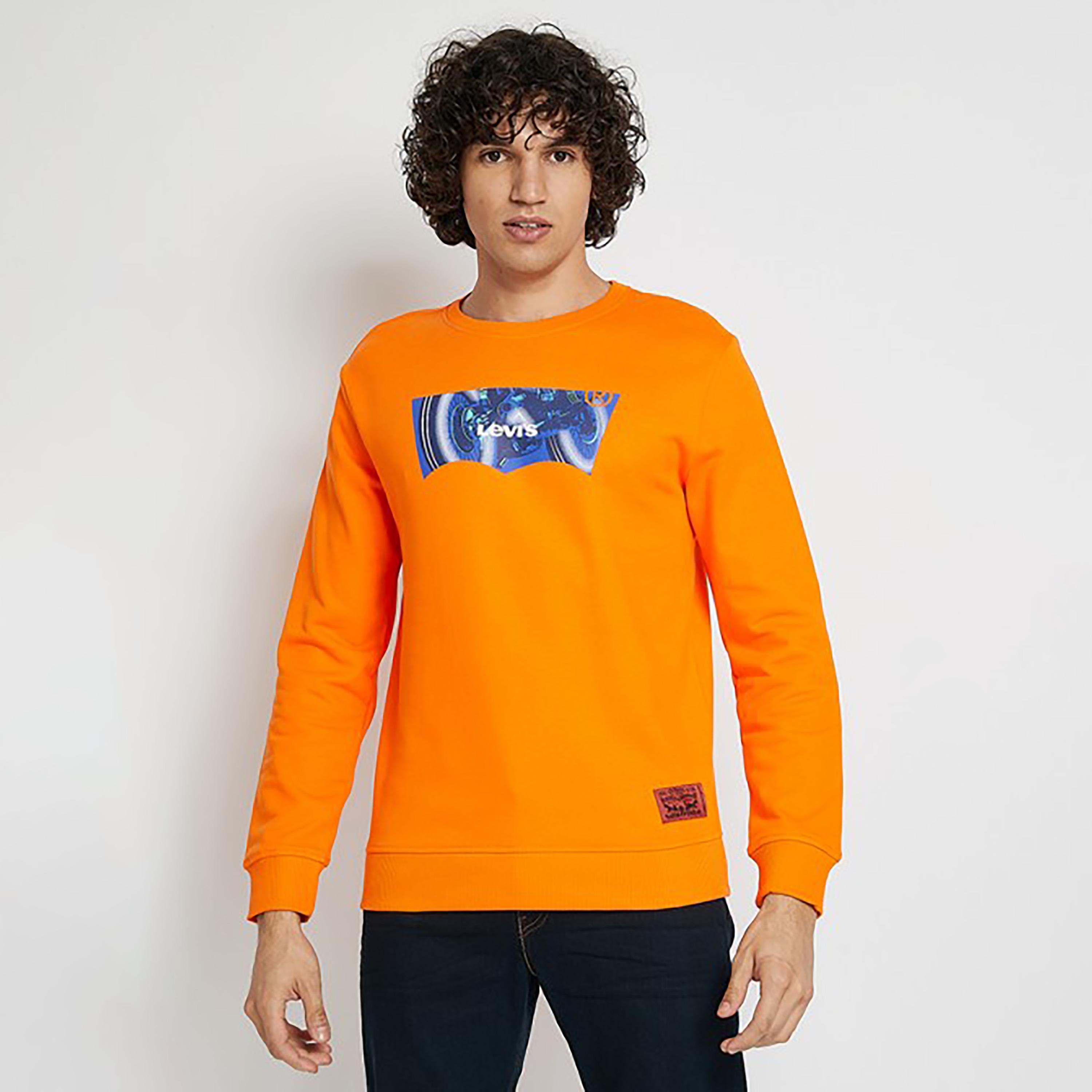 تيشيرت ليفايز بأكمام طويلة وياقة دائرية مع شعار-men-clothing-tshirtsandpolos-tshirts-image-1