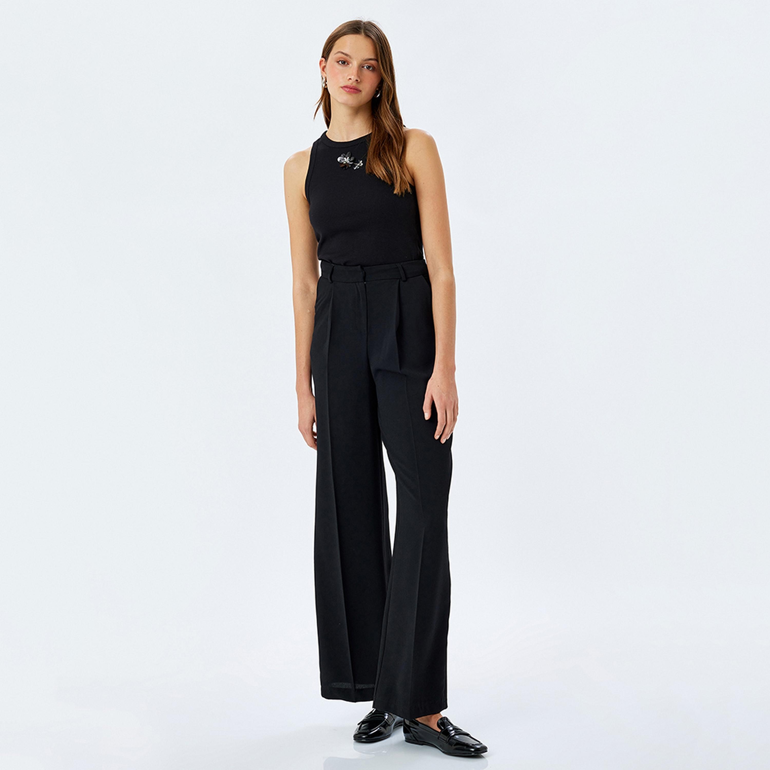 توب نسائي بدون أكمام بياقة دائرية وتفاصيل ترتر أسود من كوتون.-women-clothing-shirtsandblouses-blouses-image-2