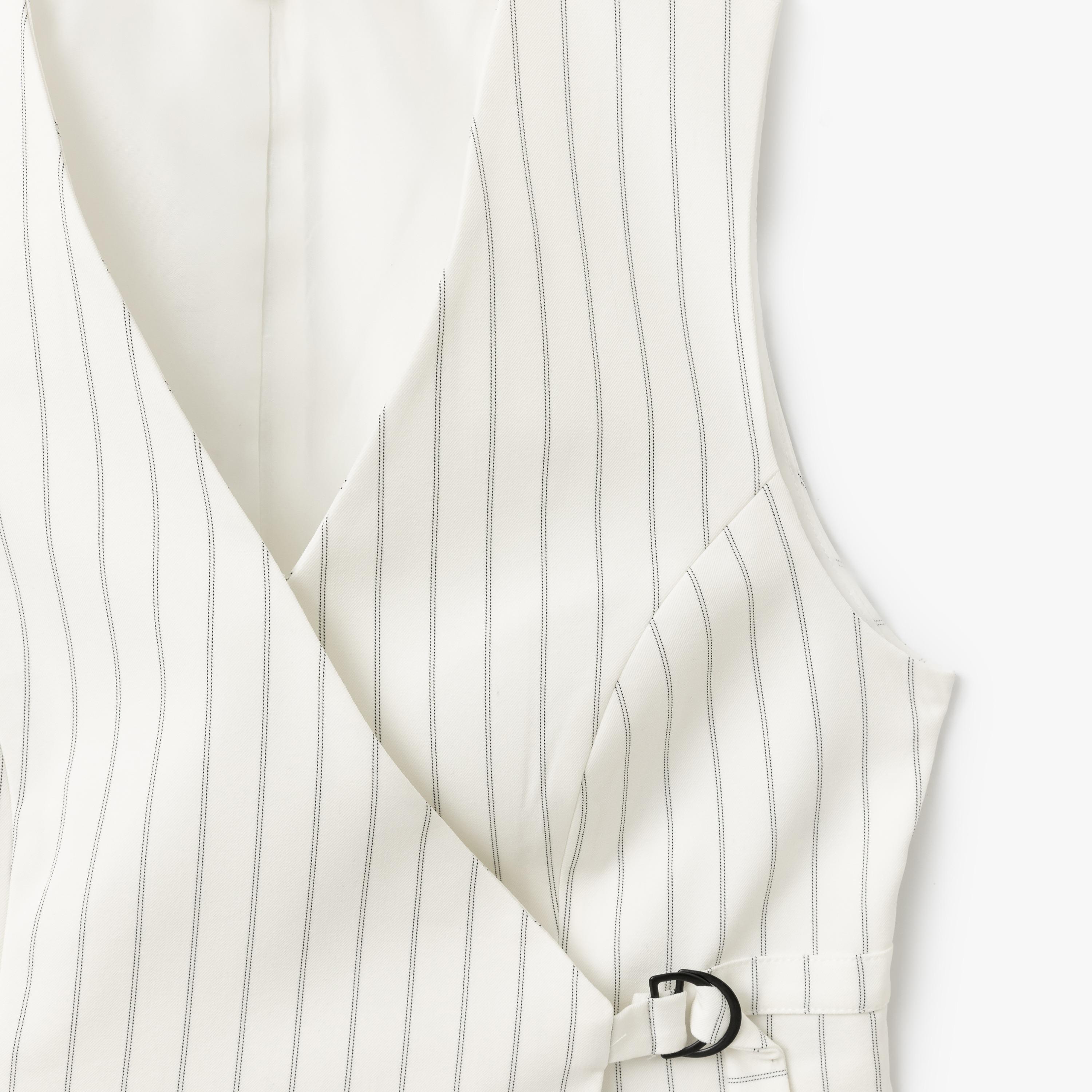 Koton Black Striped V-Neck Sleeveless Women's Vest-women-winterwear-coatsandjackets-waistcoats-image-4