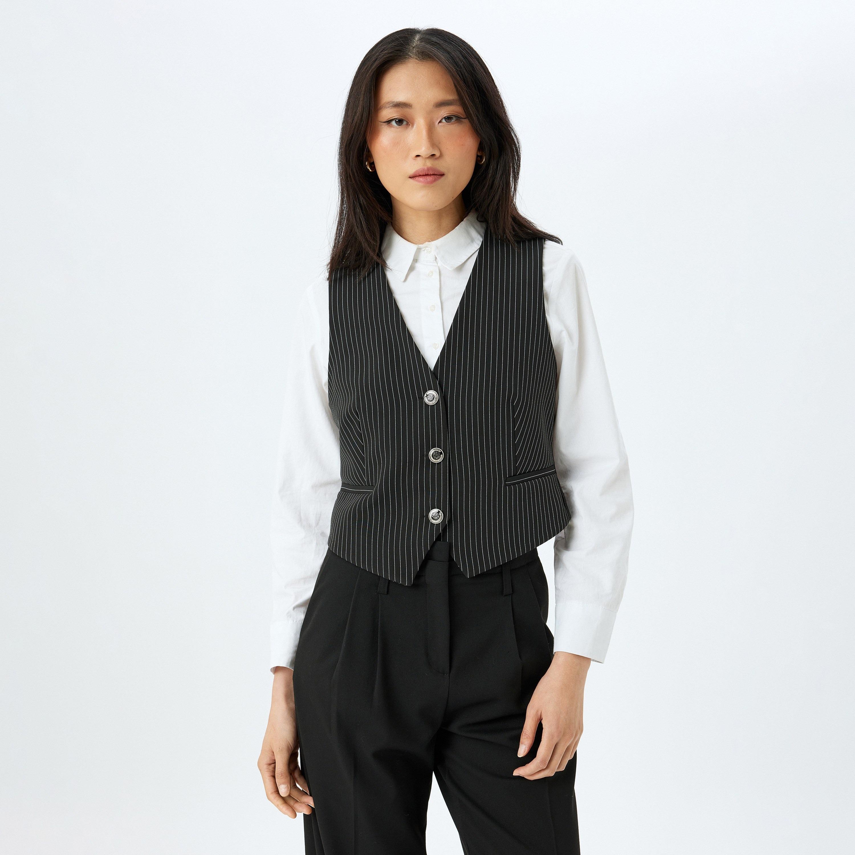 سترة نسائية بدون أكمام من كوتون السوداء المخططة برقبة V-women-winterwear-coatsandjackets-waistcoats-image-1