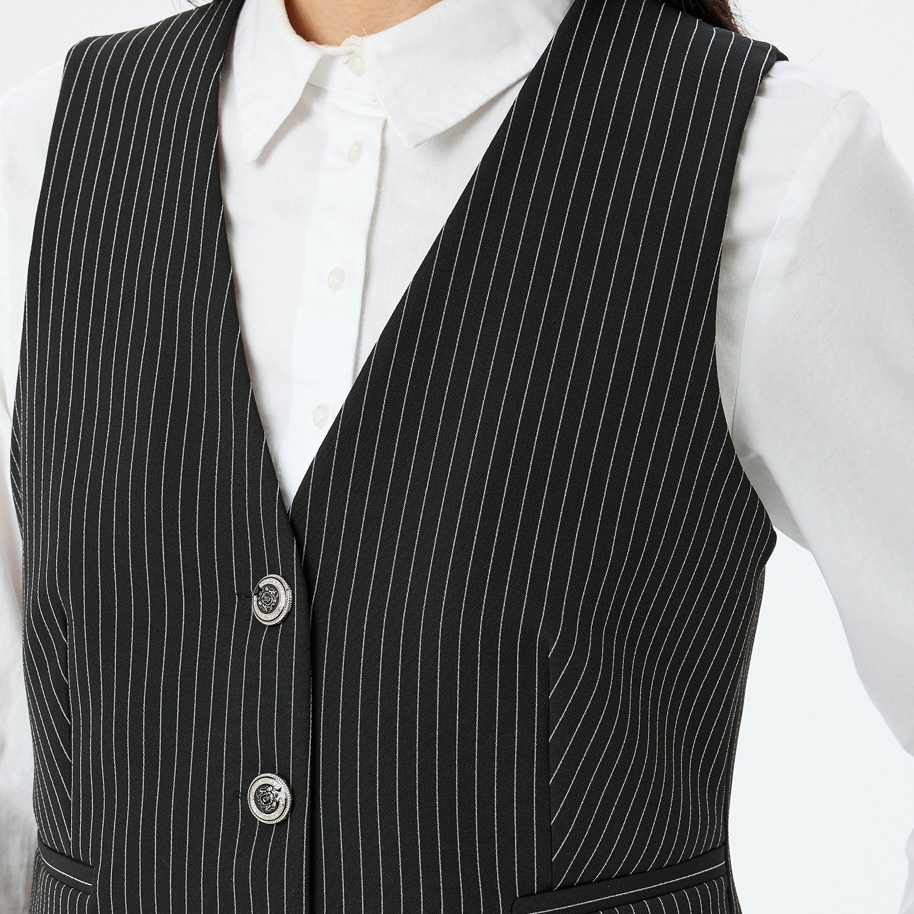 سترة نسائية بدون أكمام من كوتون السوداء المخططة برقبة V-women-winterwear-coatsandjackets-waistcoats-image-3