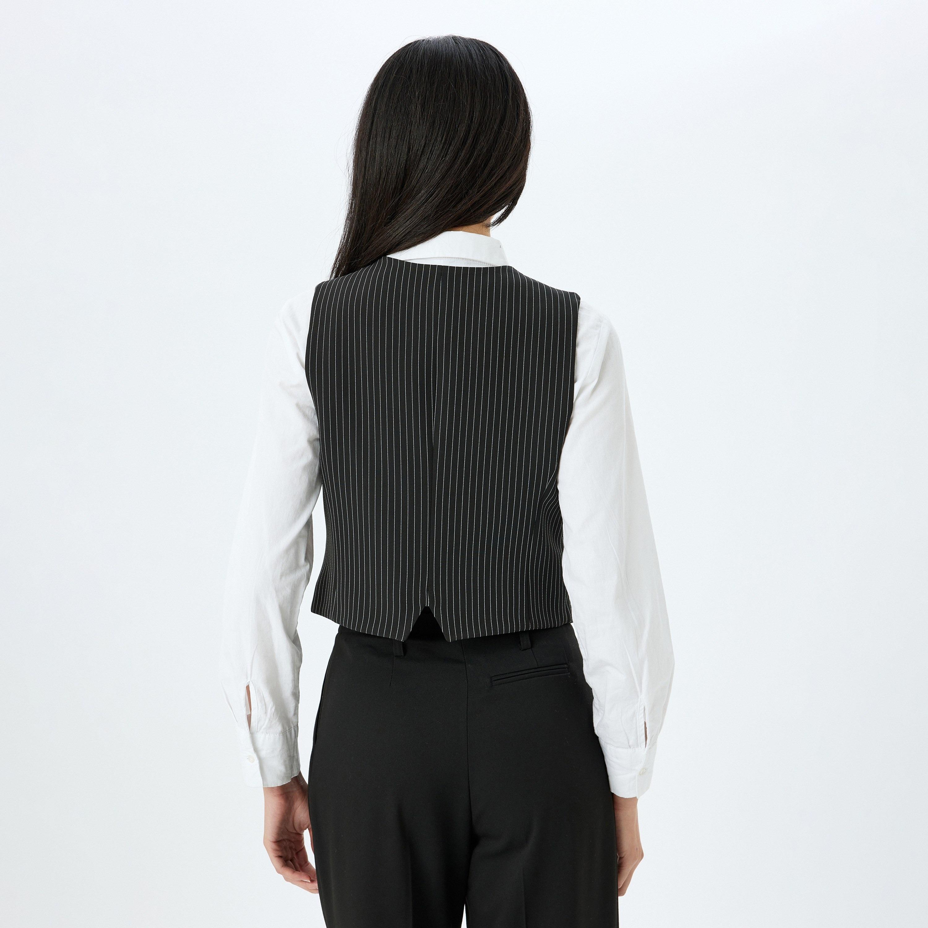 سترة نسائية بدون أكمام من كوتون السوداء المخططة برقبة V-women-winterwear-coatsandjackets-waistcoats-image-4