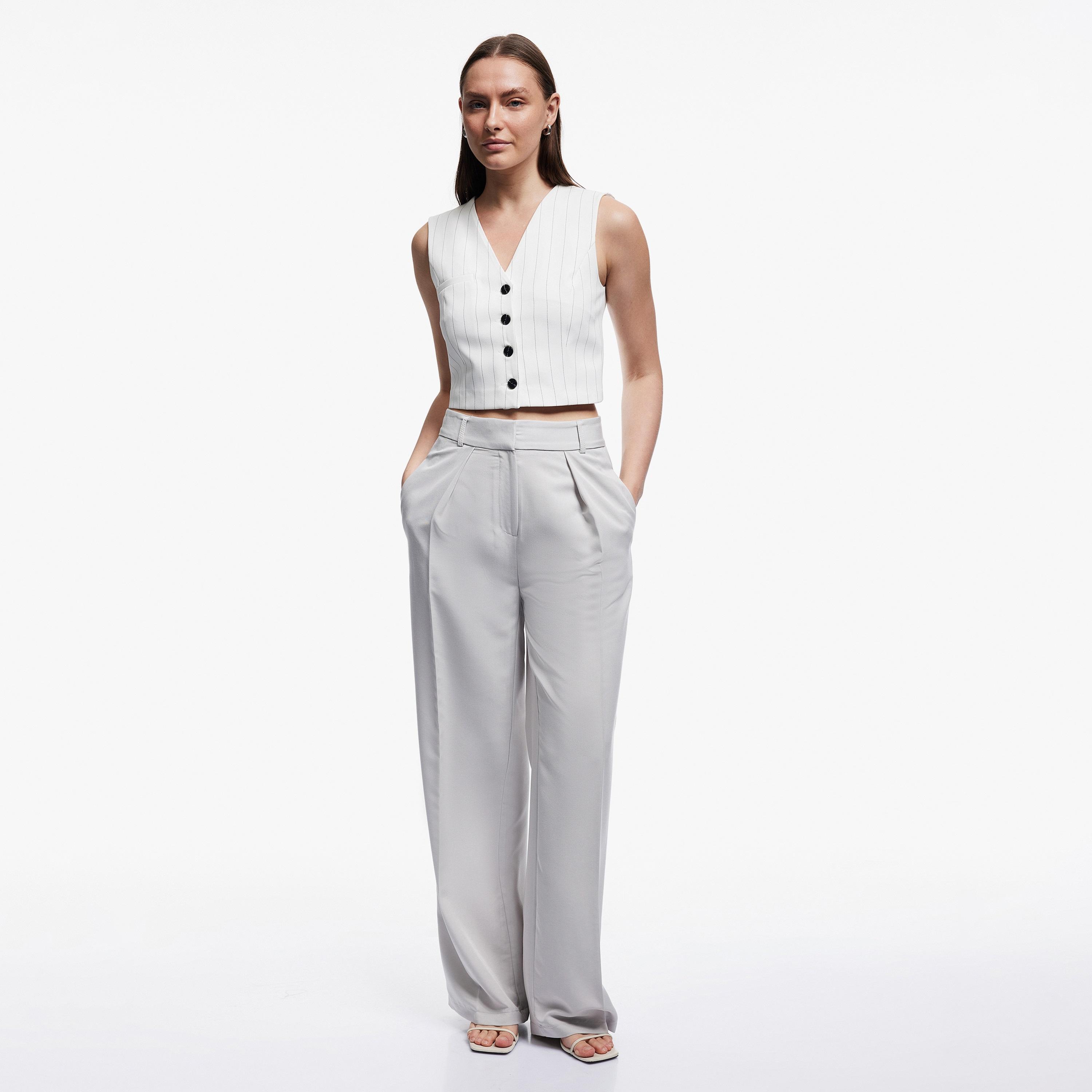 بنطال نسائي بقصة أرجل واسعة وسحاب بلون رمادي من كوتون-women-clothing-bottoms-trousers-image-2