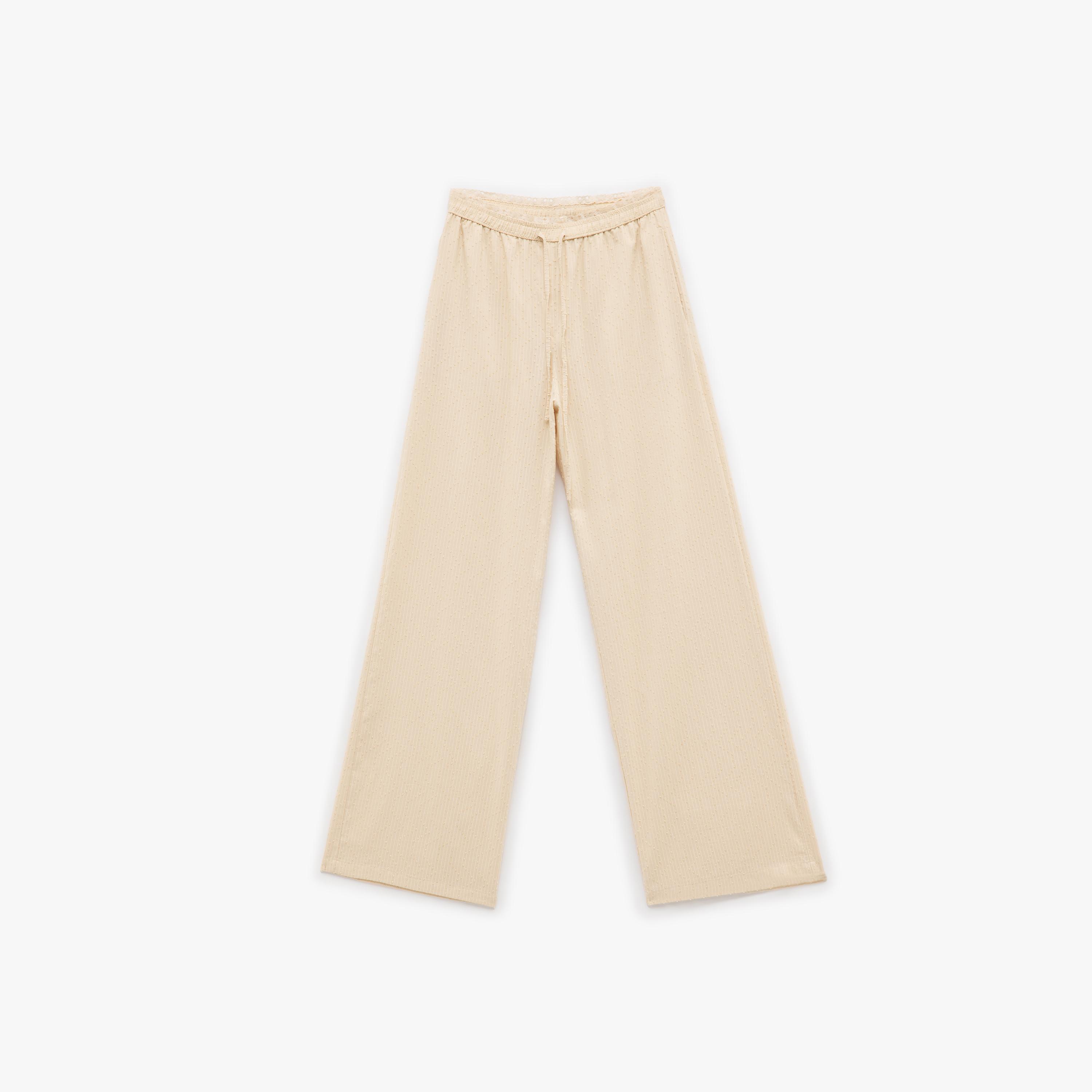 بنطال نسائي مخطط وبارز الملمس بقصة أرجل واسعة وخصر برباط بلون بيج من كوتون-women-clothing-bottoms-trousers-image-4