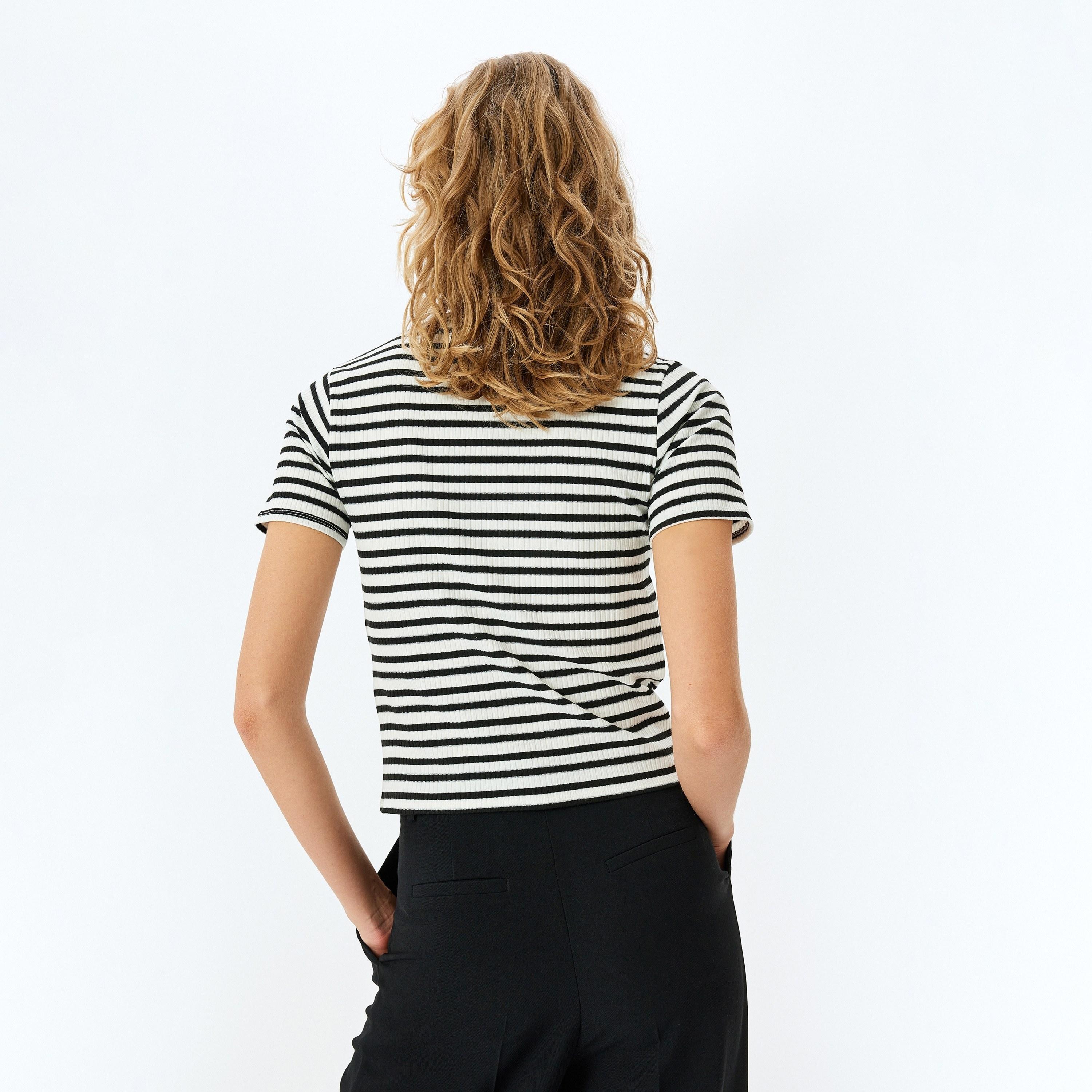 كوتون بلاك مخطط برقبة قصيرة بأكمام قصيرة للنساء-women-clothing-tshirts-image-3