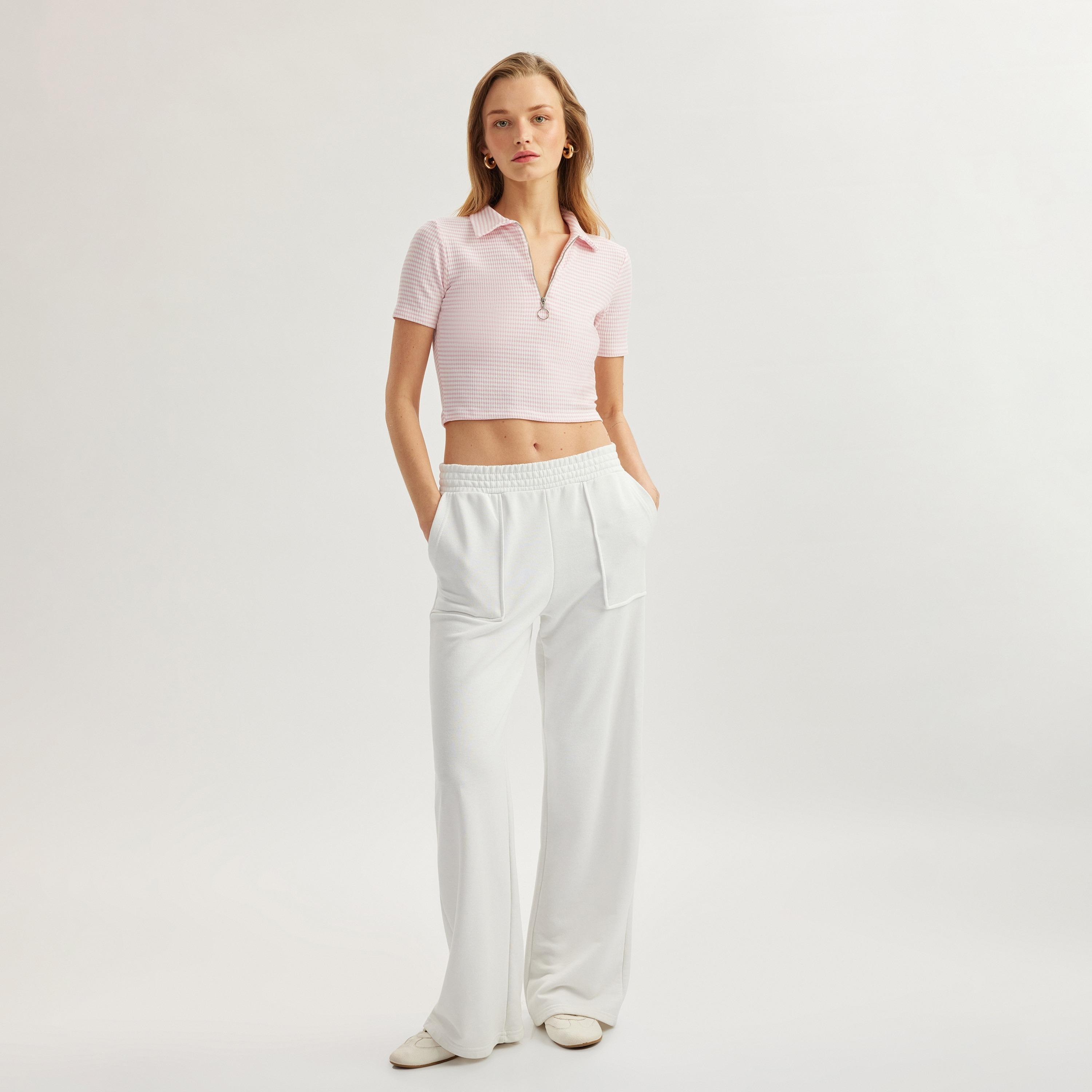 قميص نسائي بأكمام قصيرة بلون وردي مخطط بياقة قصيرة-women-clothing-tshirts-image-2