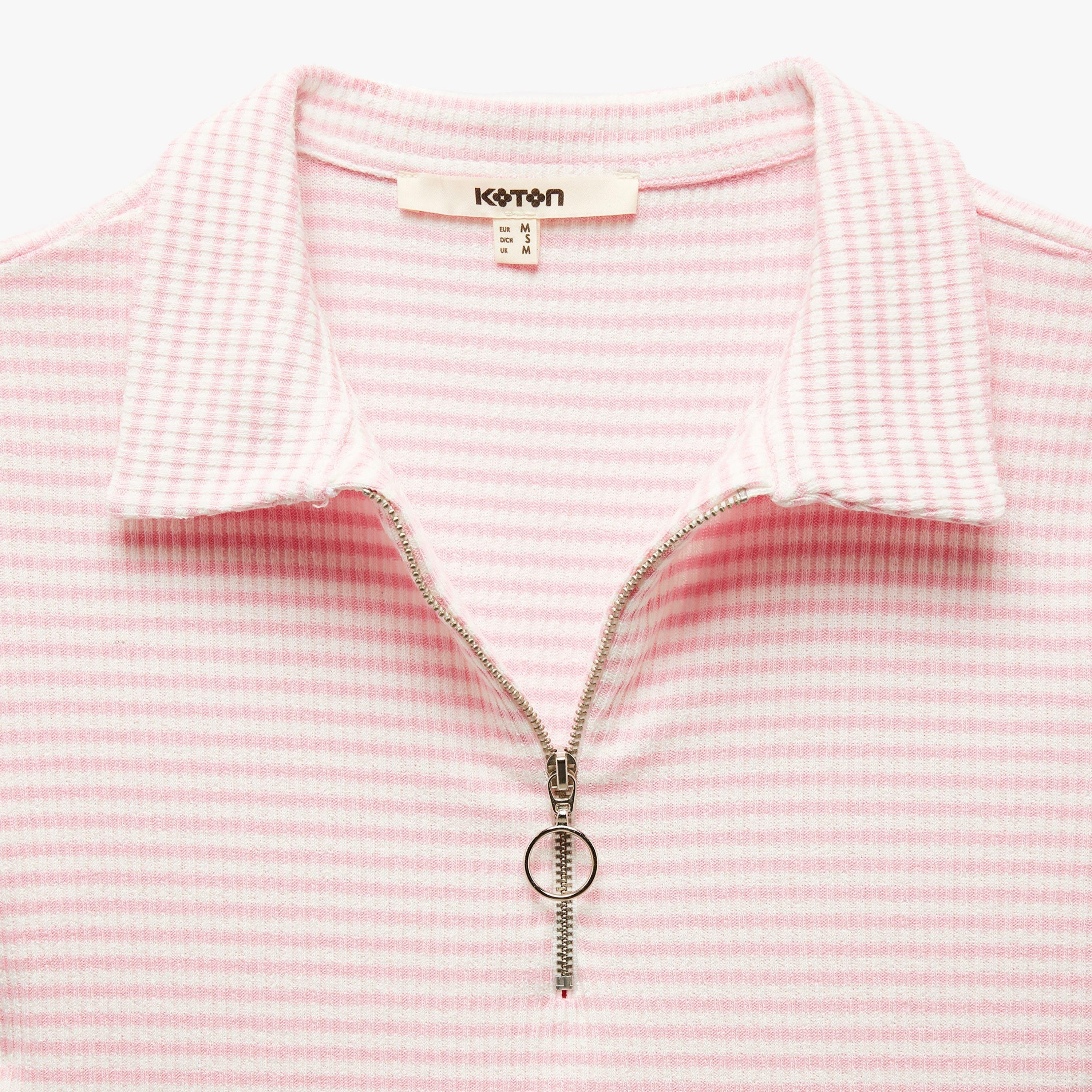 قميص نسائي بأكمام قصيرة بلون وردي مخطط بياقة قصيرة-women-clothing-tshirts-image-3