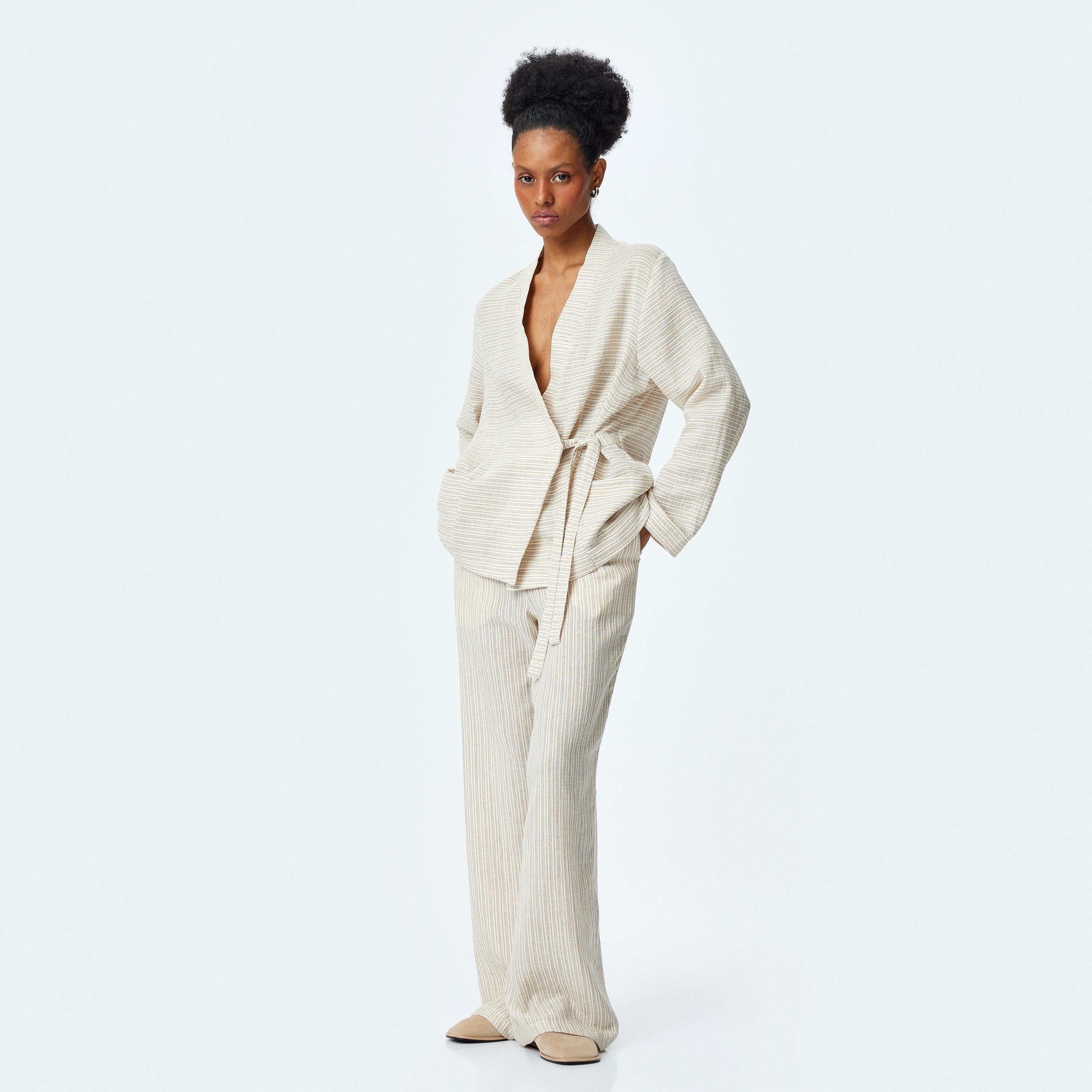 قميص كيمونو نسائي بأكمام طويلة بأكمام V مخطط بلون كوتون البيج-women-clothing-shirtsandblouses-blouses-image-2