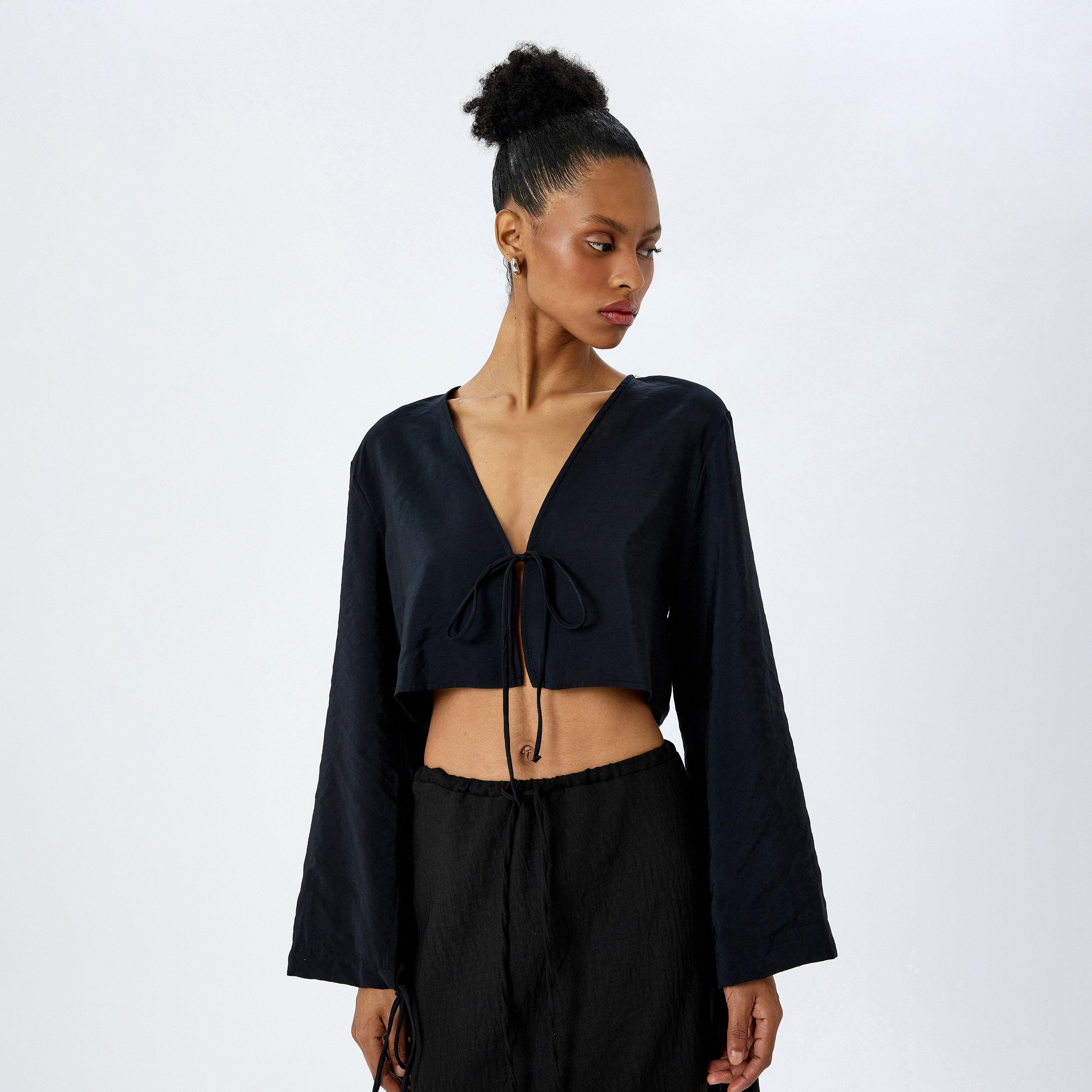 قميص نسائي كوتون الأسود العادي برقبة V بأكمام طويلة-women-clothing-shirtsandblouses-blouses-image-1