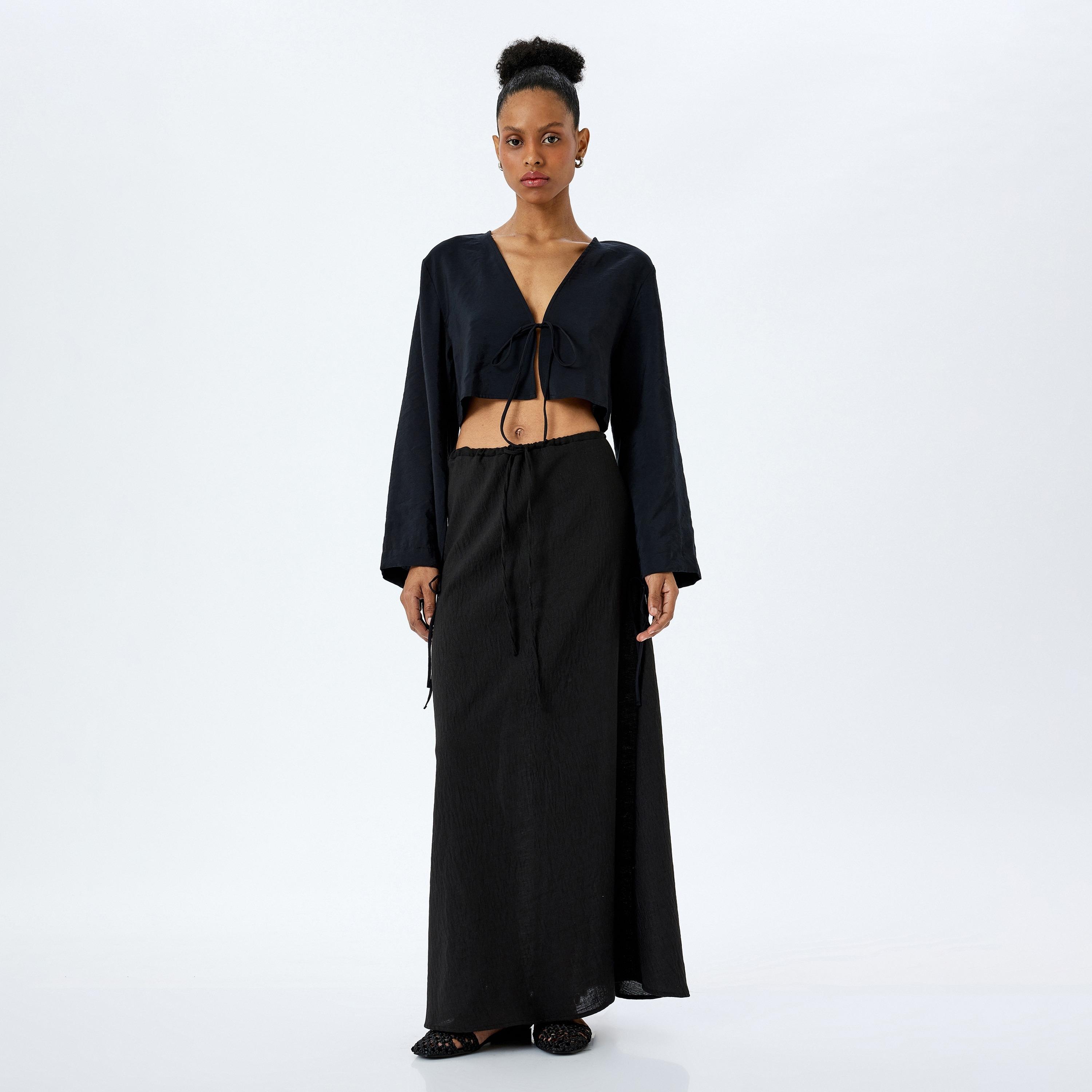 قميص نسائي كوتون الأسود العادي برقبة V بأكمام طويلة-women-clothing-shirtsandblouses-blouses-image-2