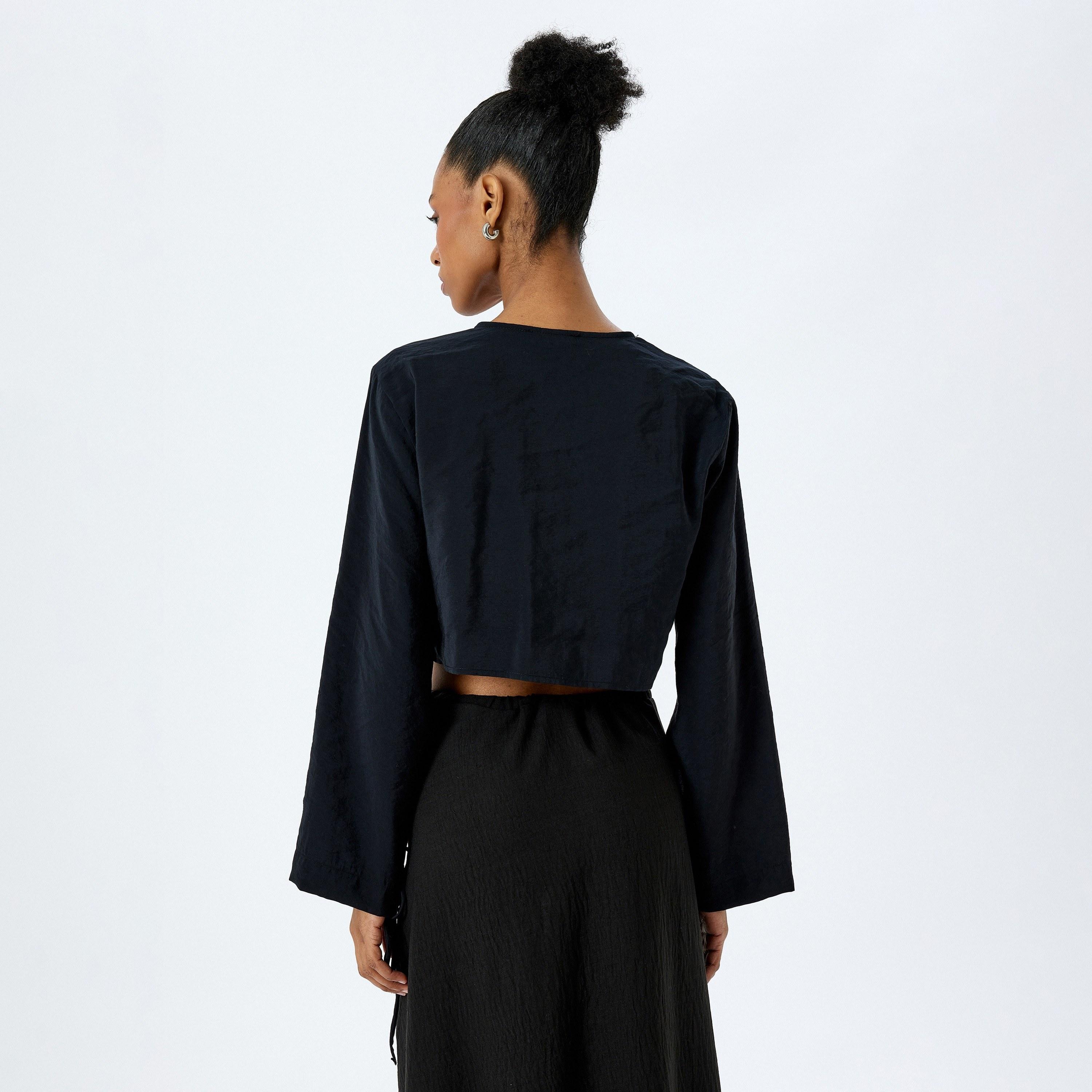 قميص نسائي كوتون الأسود العادي برقبة V بأكمام طويلة-women-clothing-shirtsandblouses-blouses-image-3