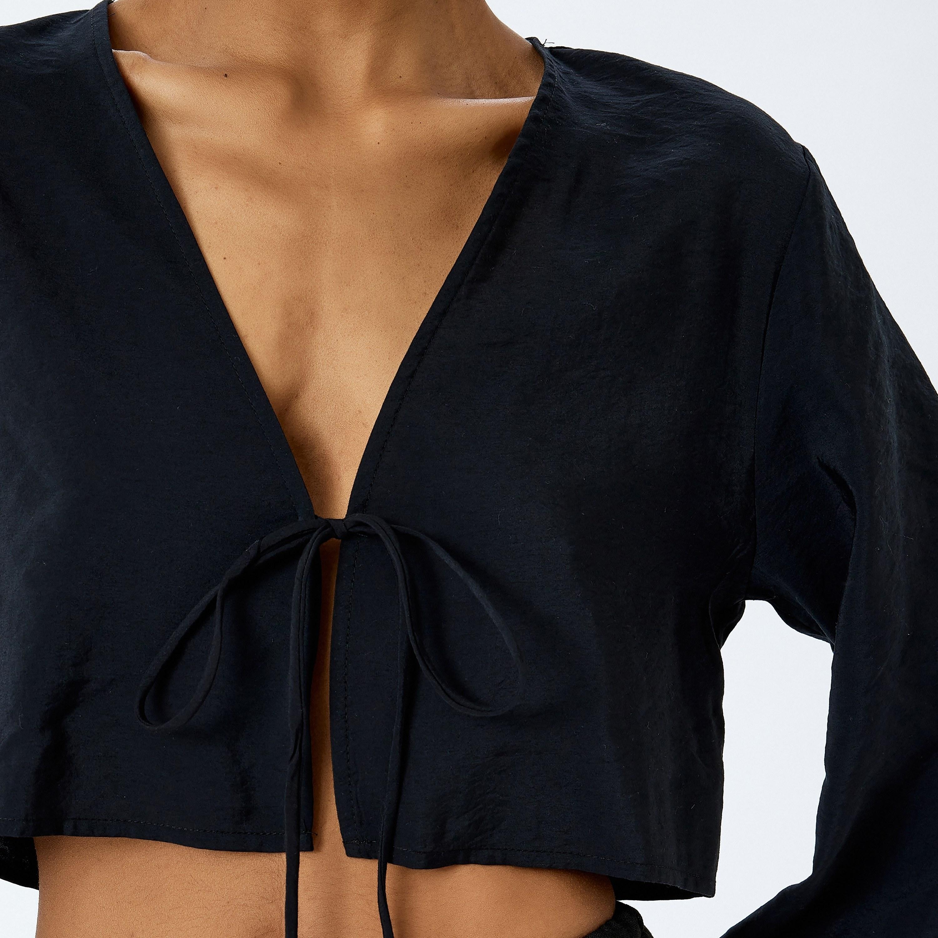قميص نسائي كوتون الأسود العادي برقبة V بأكمام طويلة-women-clothing-shirtsandblouses-blouses-image-4