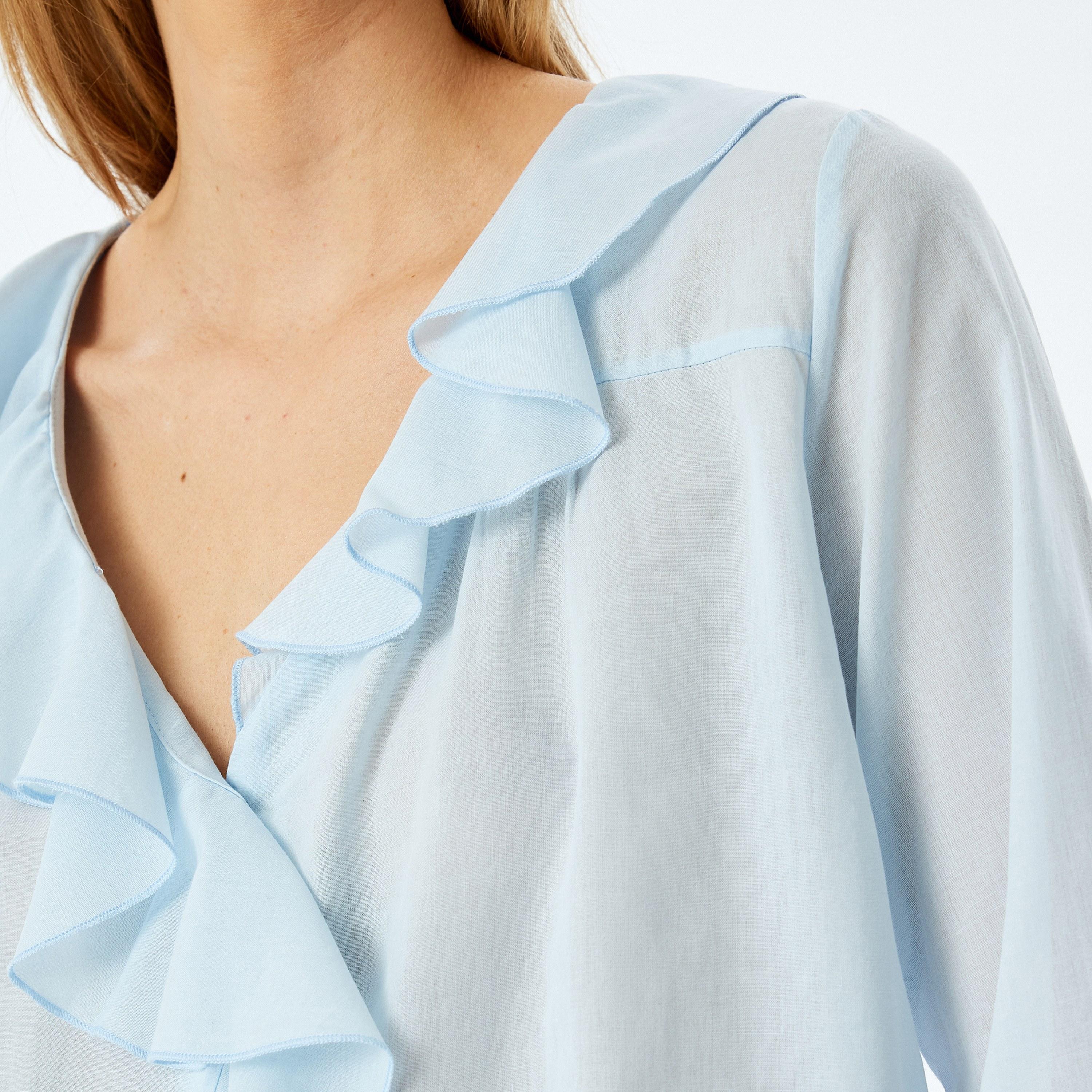 توب نسائي بأكمام طويلة وياقة على شكل حرف V وكشكشة باللون الأزرق من كوتون.-women-clothing-shirtsandblouses-blouses-image-4