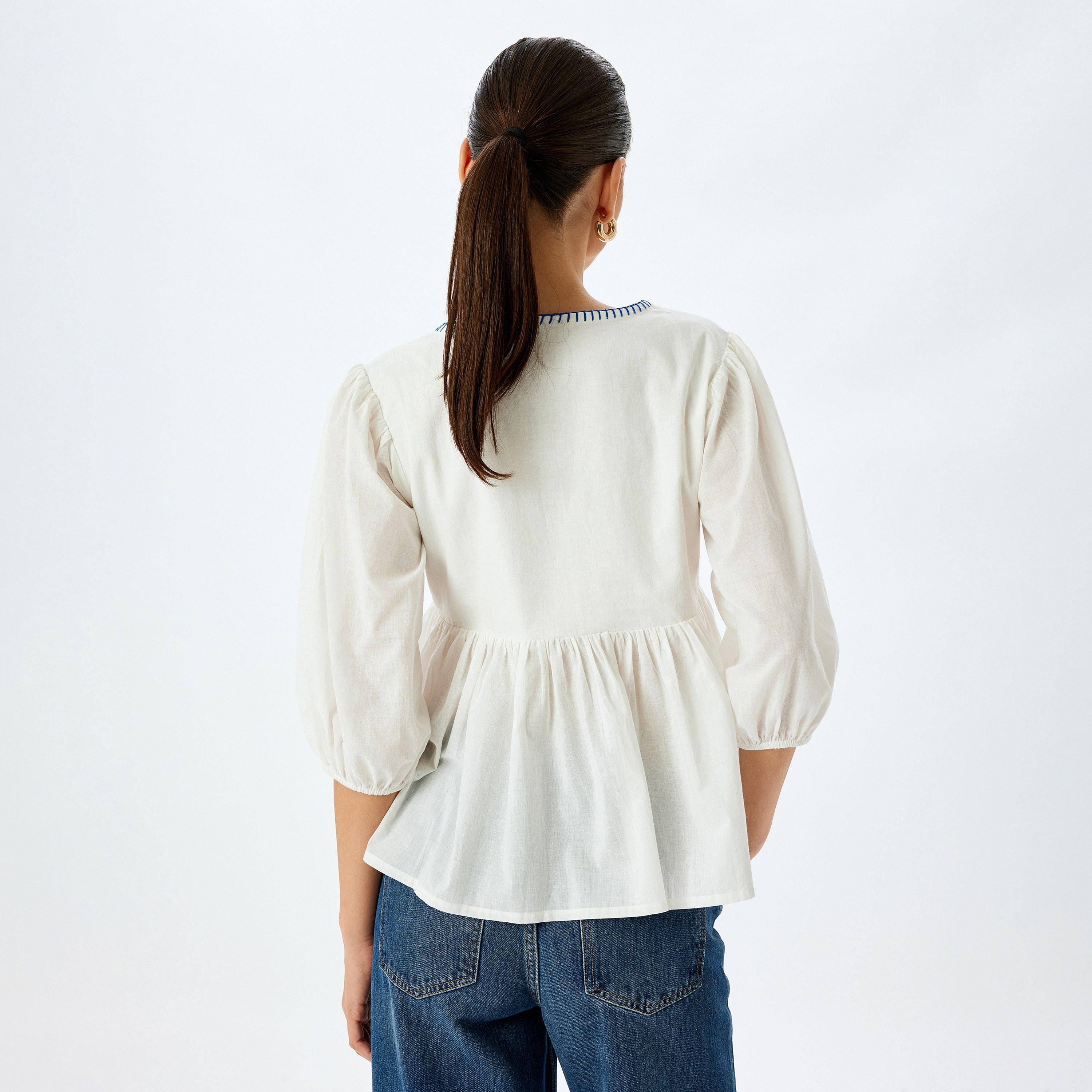 بلوزة بيبلوم نسائية من القطن بلون أبيض مع رباط عنق وأكمام منفوخة من كوتون-women-clothing-shirtsandblouses-blouses-image-3