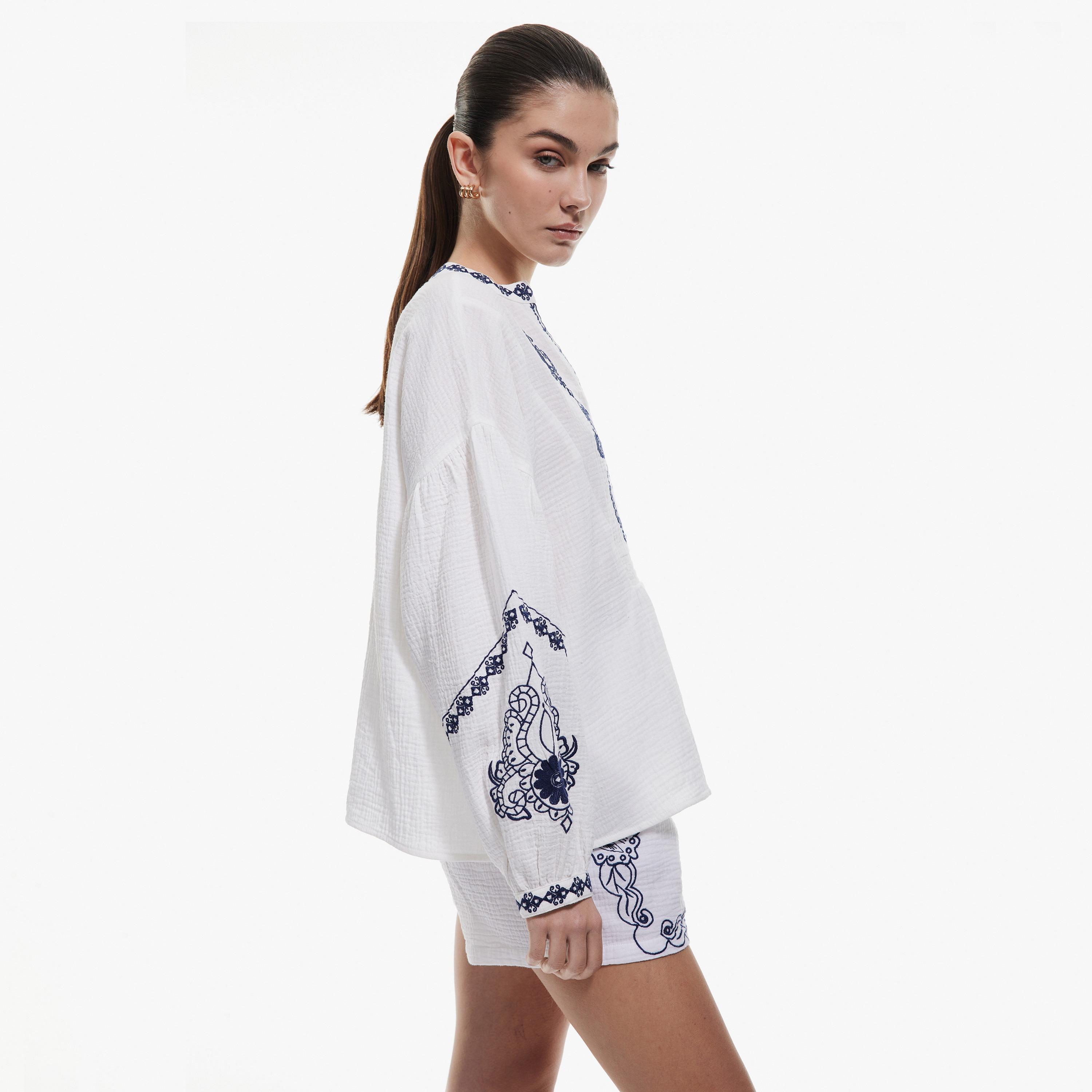 بلوزة نسائية بلون أبيض مطرزة وياقة ماندارين وأكتاف منسدلة من كوتون-women-clothing-shirtsandblouses-blouses-image-3