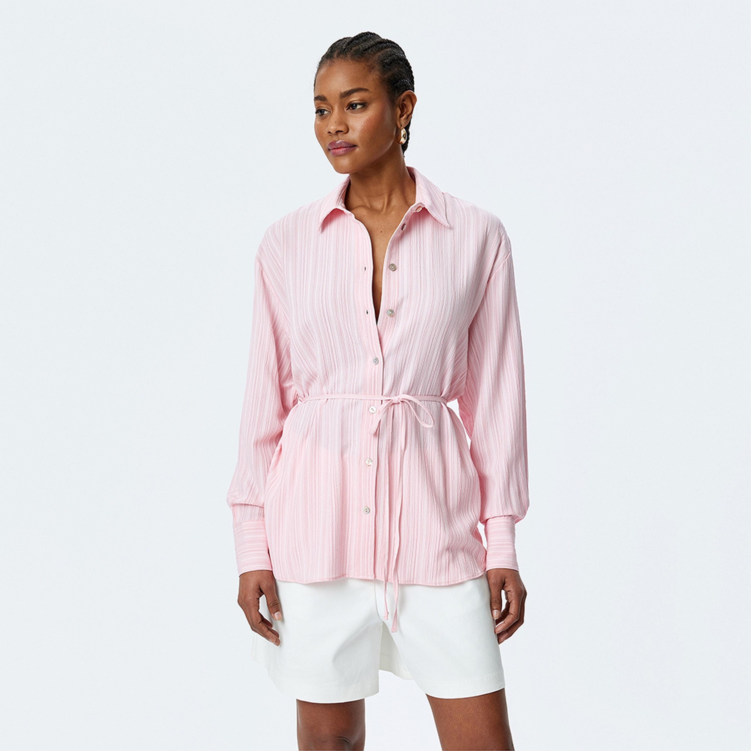 قميص نسائي بأكمام طويلة وياقة بتصميم محكم باللون الوردي من كوتون.-women-clothing-shirtsandblouses-shirts-image-1