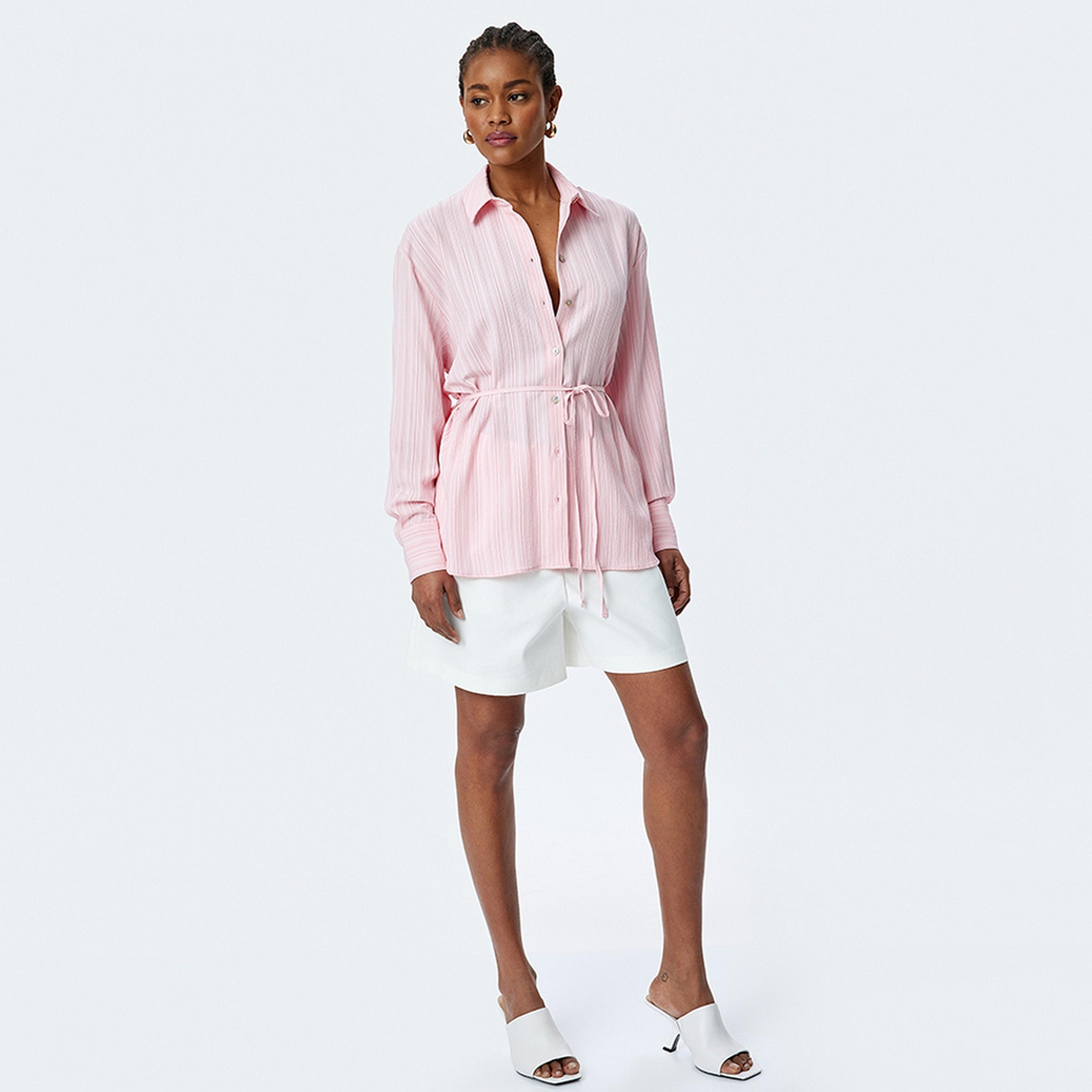 قميص نسائي بأكمام طويلة وياقة بتصميم محكم باللون الوردي من كوتون.-women-clothing-shirtsandblouses-shirts-image-2