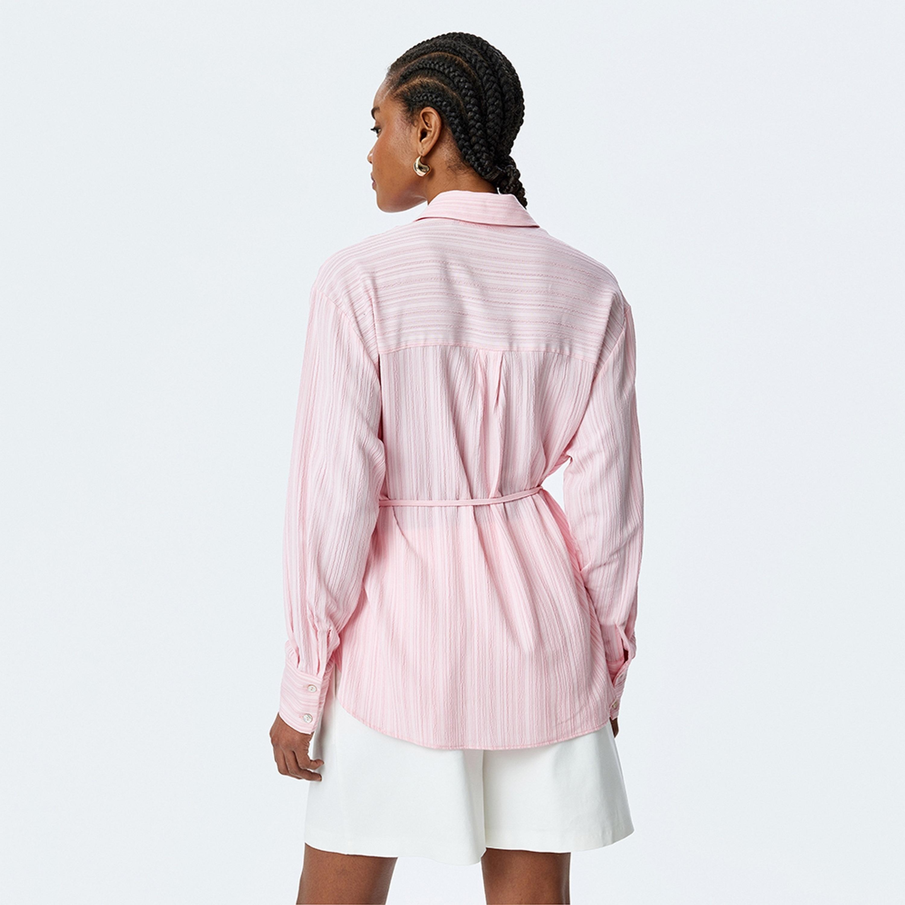 قميص نسائي بأكمام طويلة وياقة بتصميم محكم باللون الوردي من كوتون.-women-clothing-shirtsandblouses-shirts-image-3